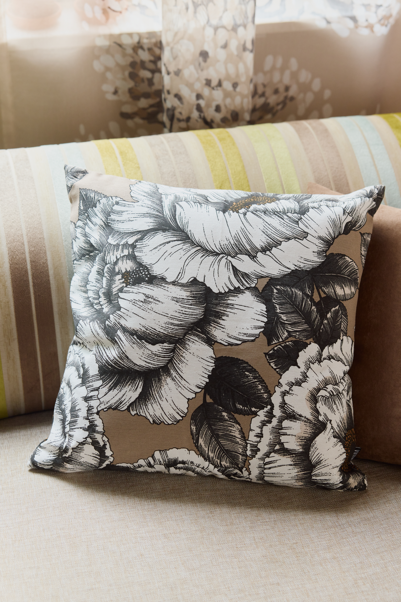 23310-101283-1102CC_1; Vallila Alma-koristetyynynpäällinen Mokka / 43x43 cm