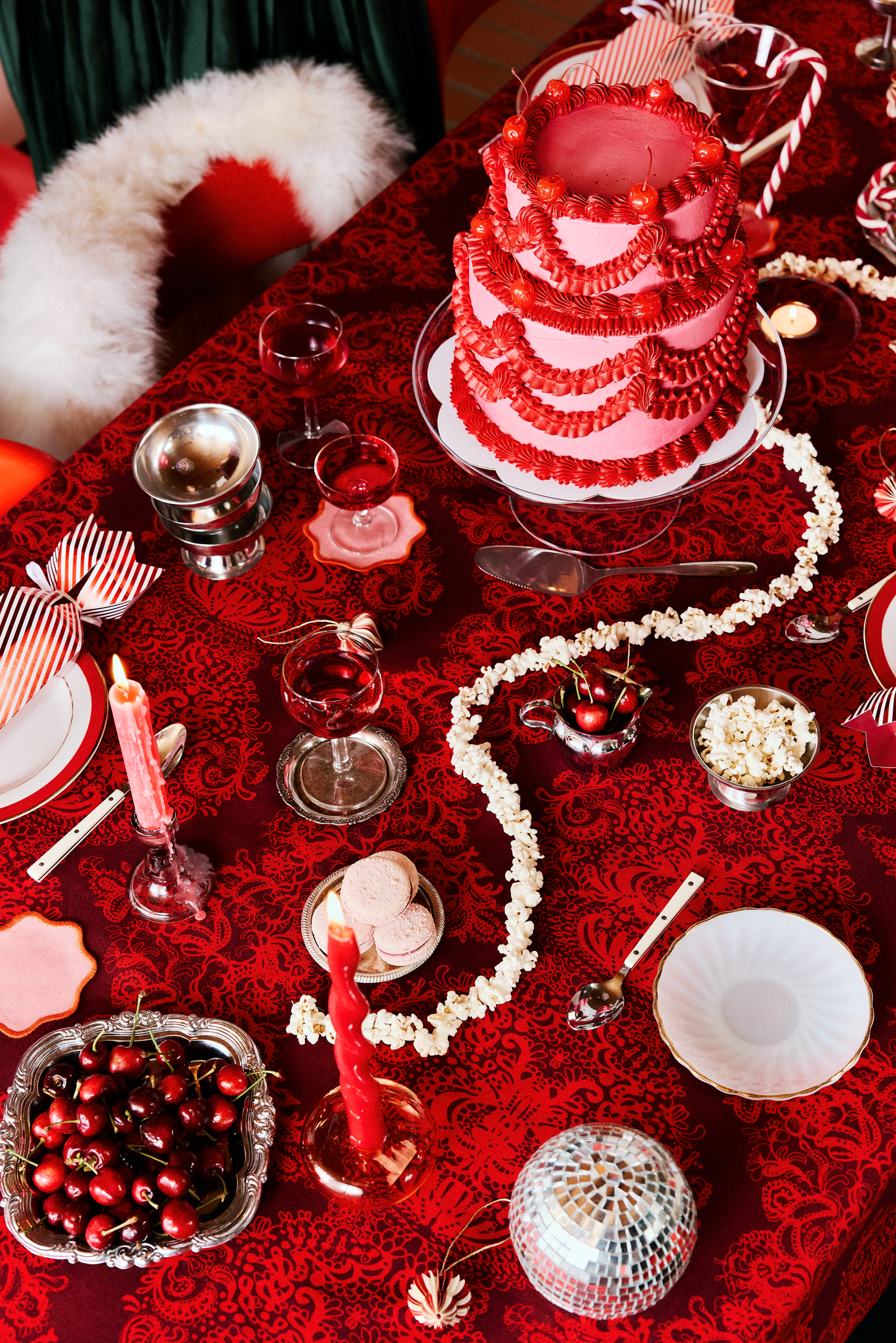 108797-4800_1; Vallila Mandariini-pöytäliina Punainen / 145x250 cm