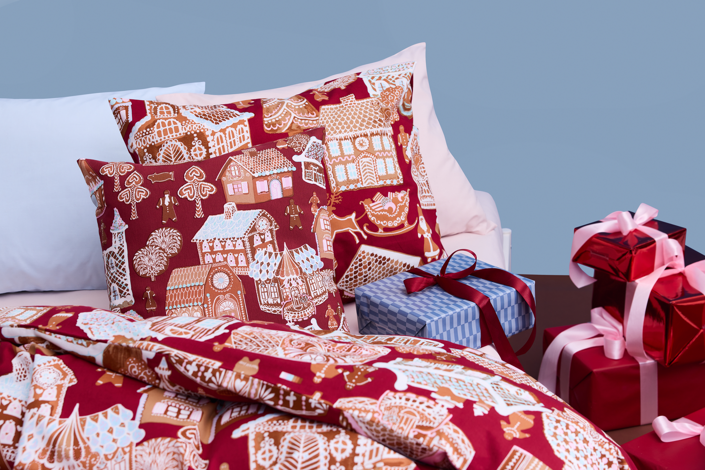 108954-4700_2; Vallila Piparikylä-pussilakanasetti Punainen / 150x210 cm