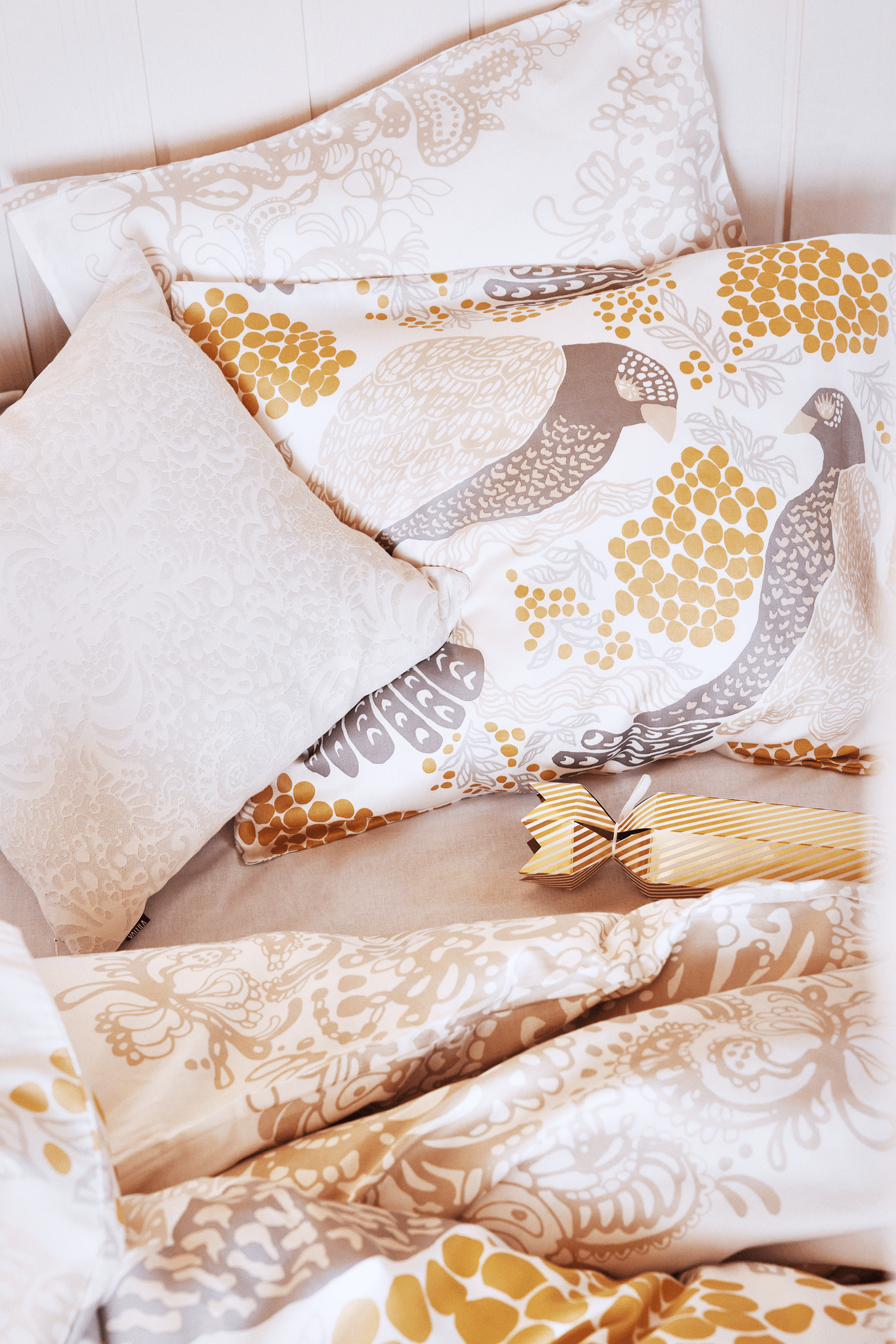 108909-1001_2; Vallila Mandariini-koristetyynynpäällinen Valkoinen / 43x43 cm