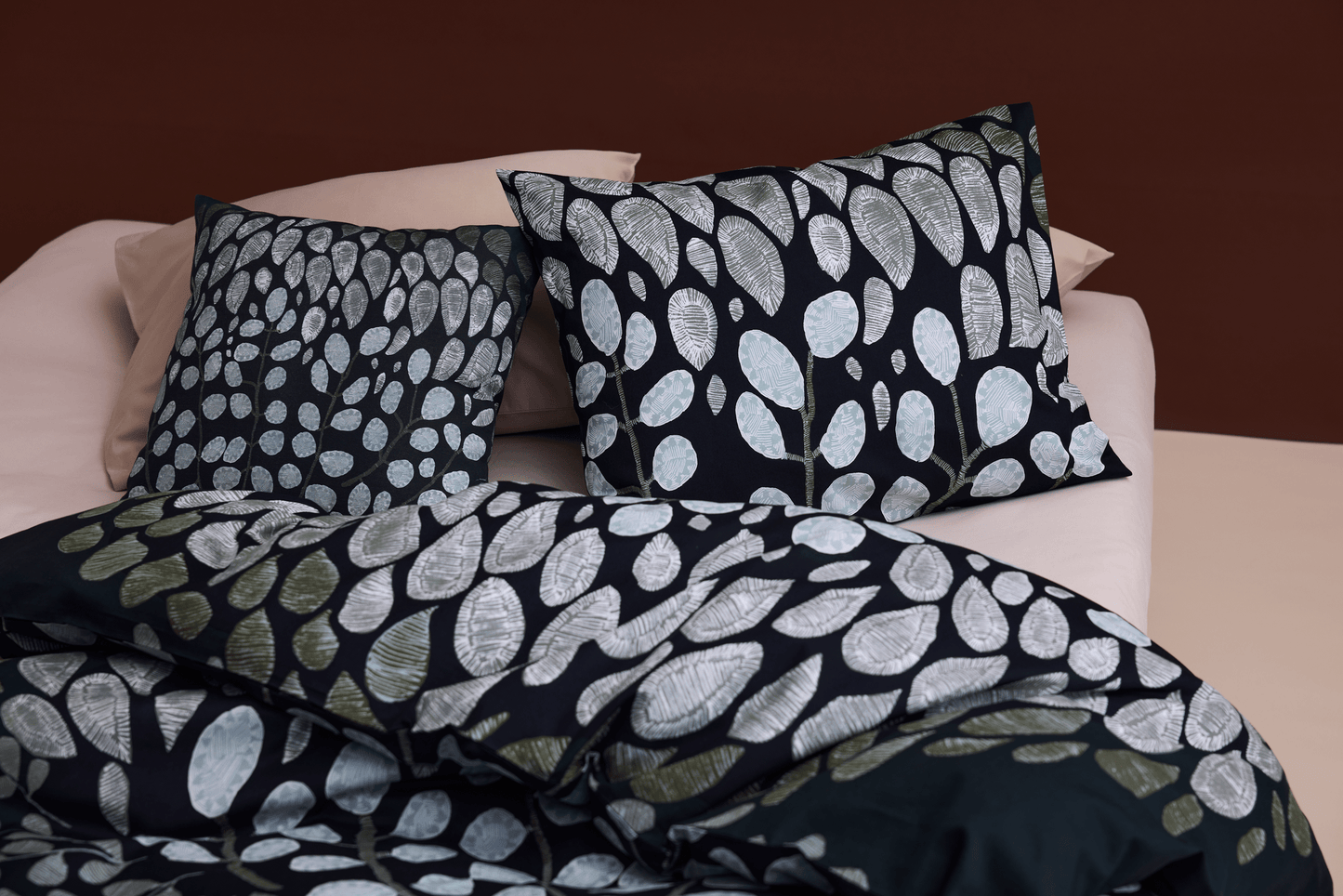 108542-7700_2; Vallila Sydänkukka-koristetyynynpäällinen Vihreä / 43x43 cm