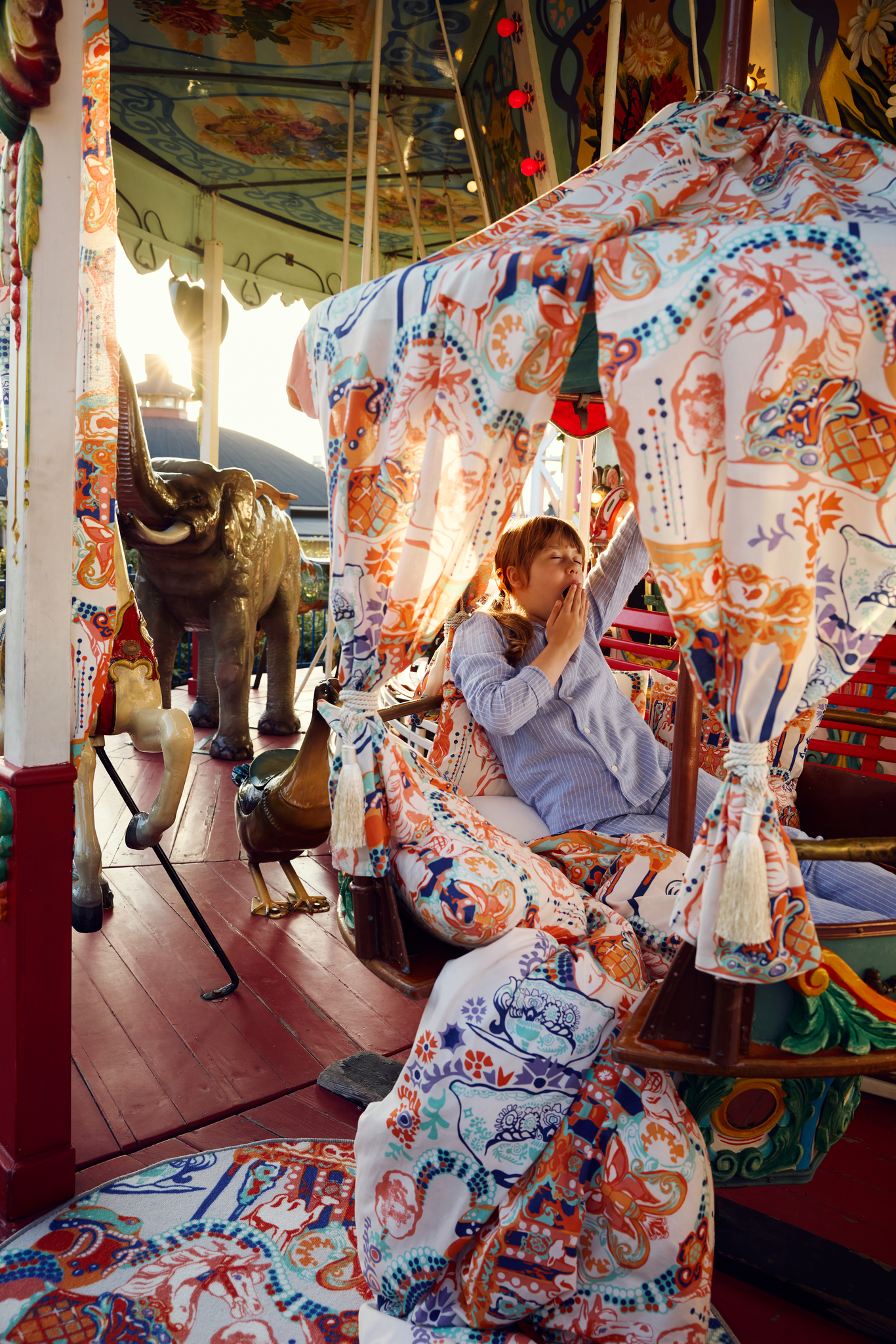 109208-8000_2; Vallila Fanfaari-pussilakanasetti Monivärinen / 150x210 + 50x60 cm