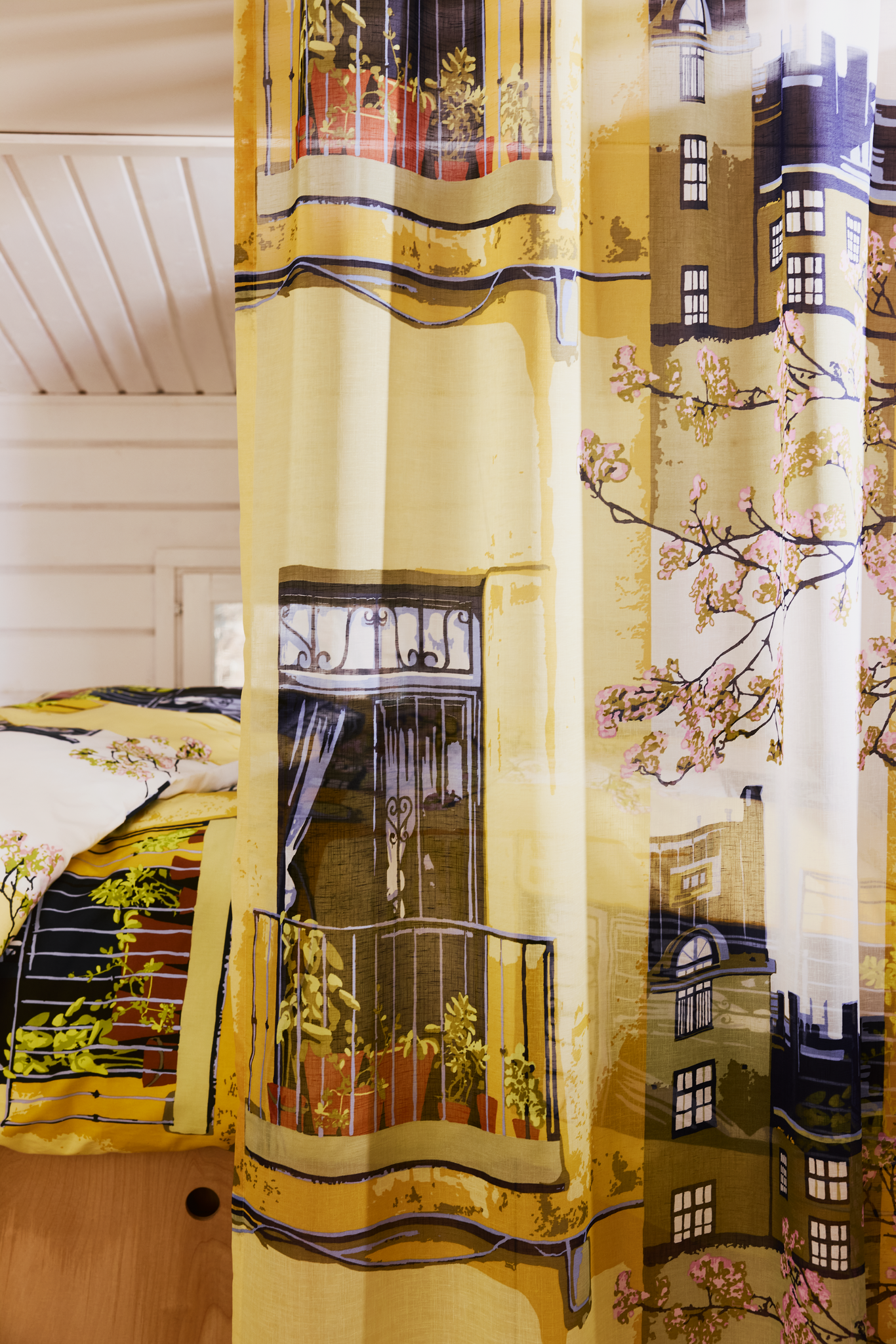 108861-5_1; Vallila Parvekkeella-valoverho Monivärinen / 140x250 cm