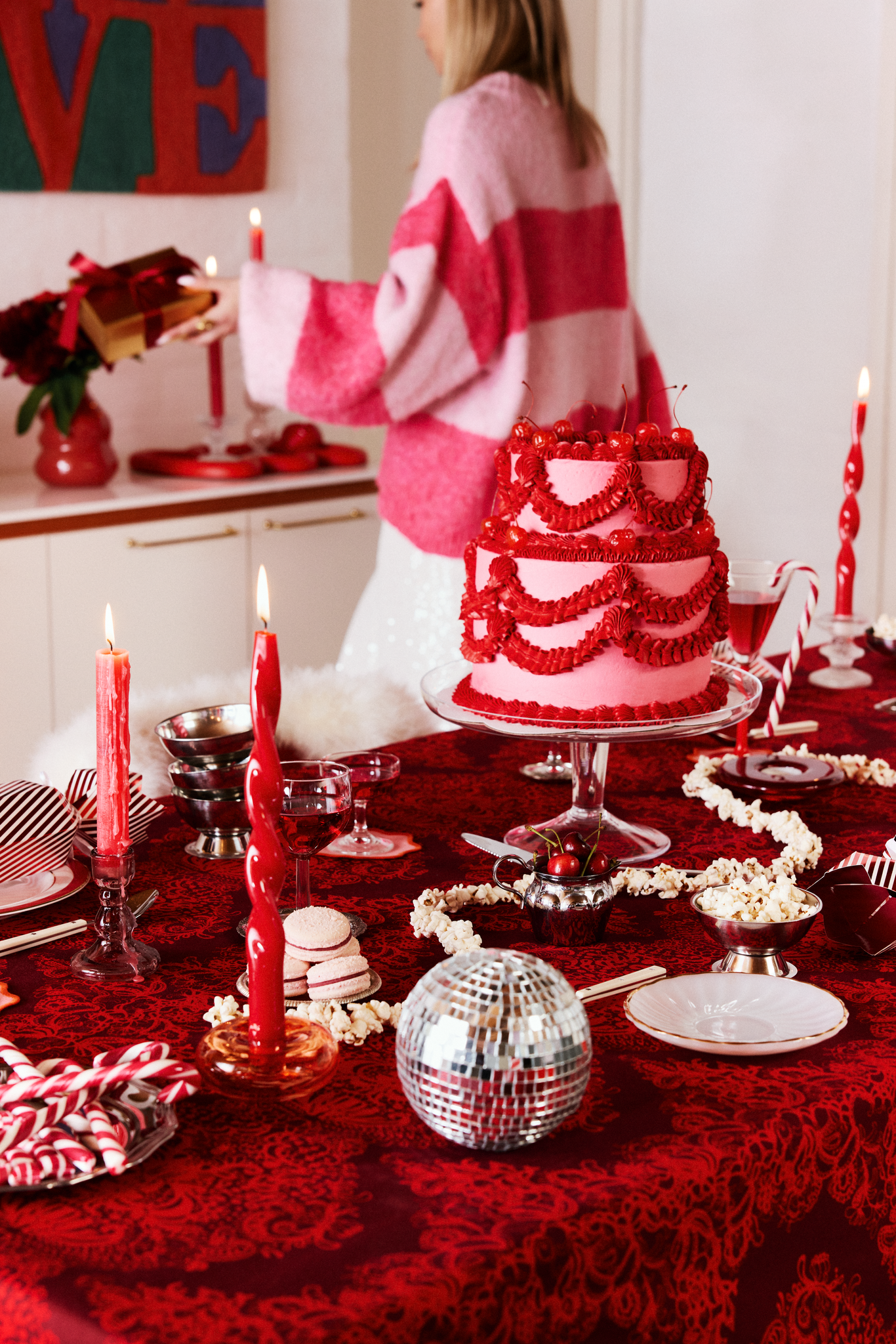 108797-4800_2; Vallila Mandariini-pöytäliina Punainen / 145x250 cm