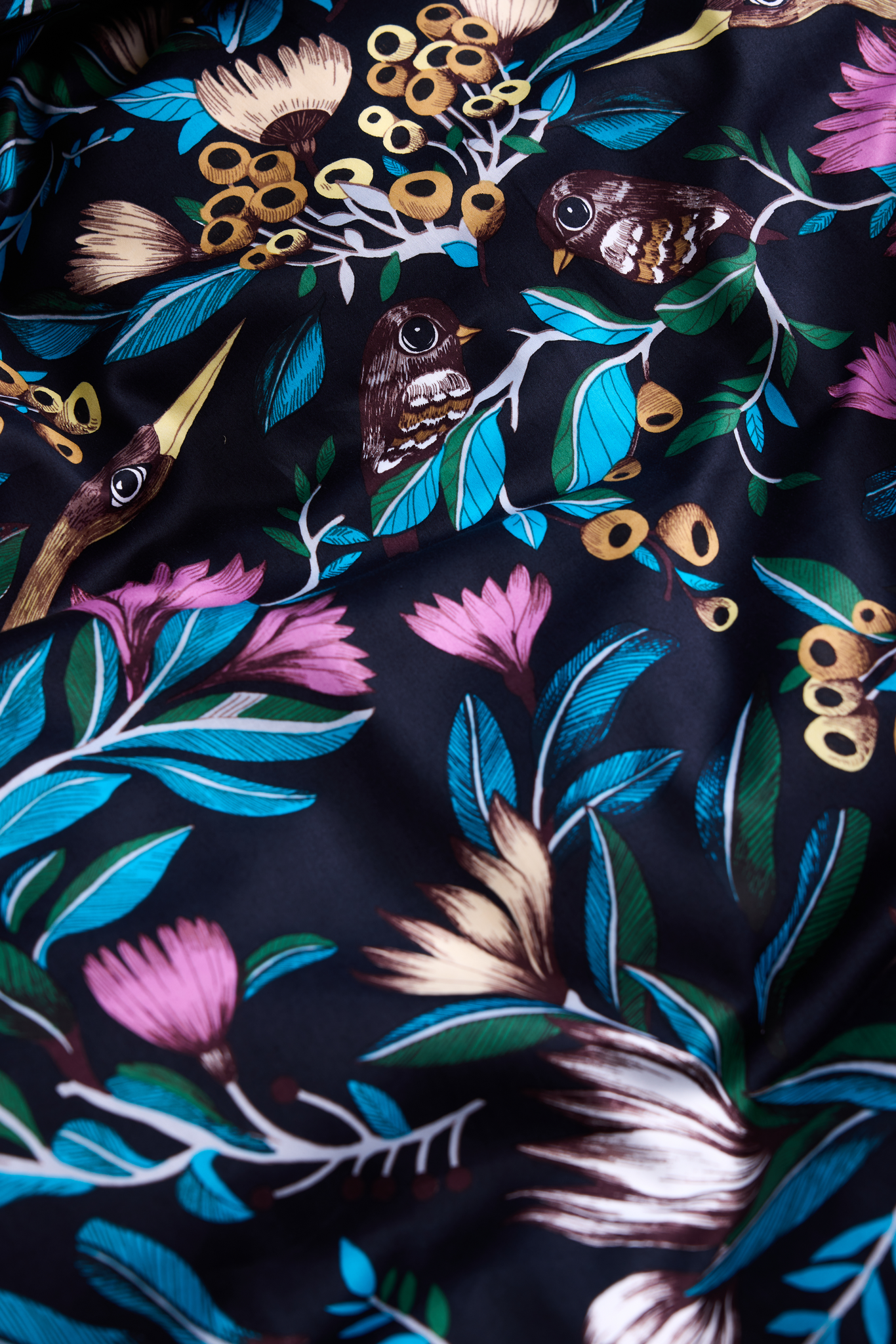 106825-8000_2; Vallila Lemmittyni-satiinipussilakanasetti Monivärinen / 150x210 cm