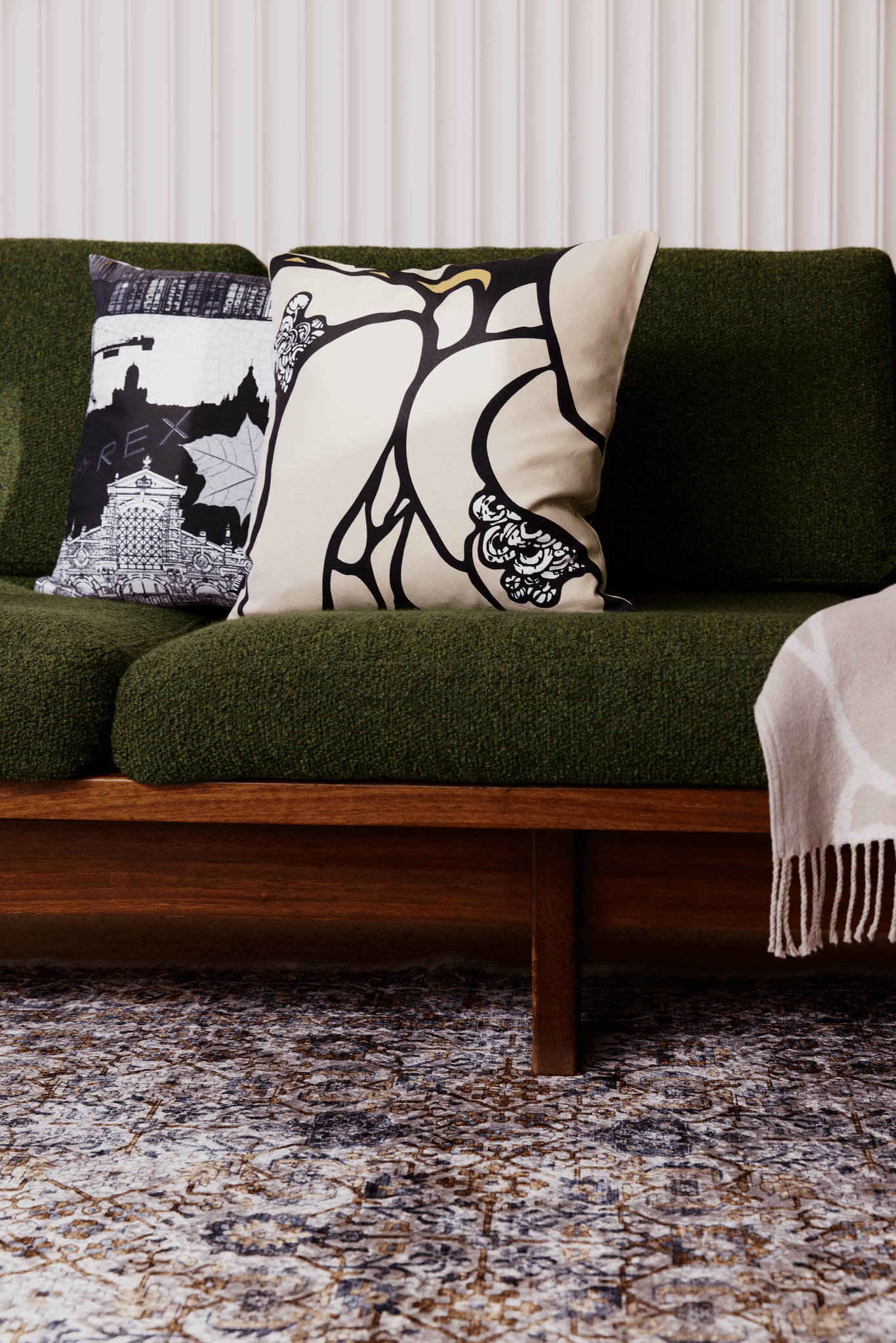 108829-9200_1; Vallila Helsinki-koristetyynynpäällinen Harmaa / 43x43 cm