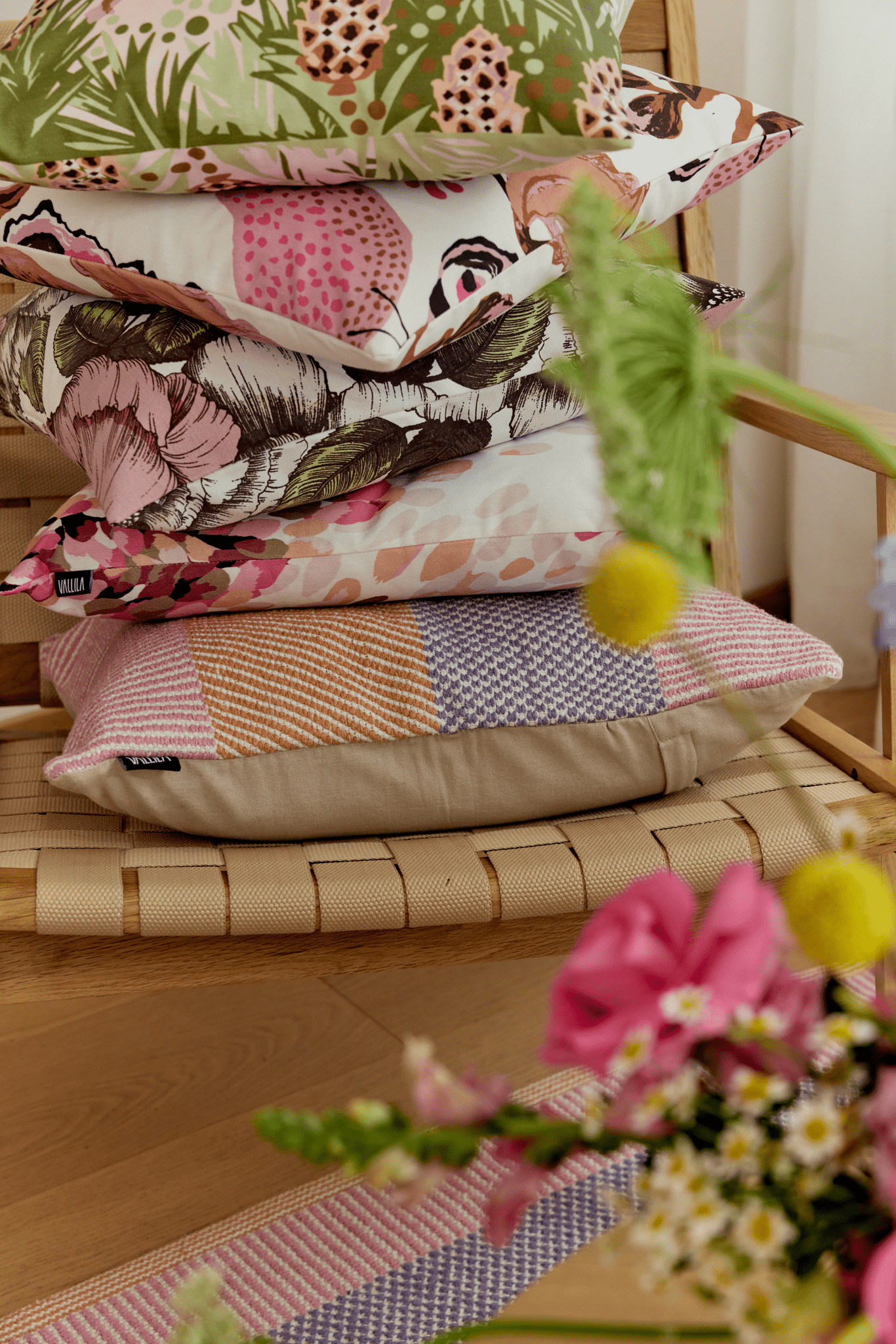 108506-4271_1; Vallila Alma-koristetyynynpäällinen Pinkki-vihreä / 43x43 cm