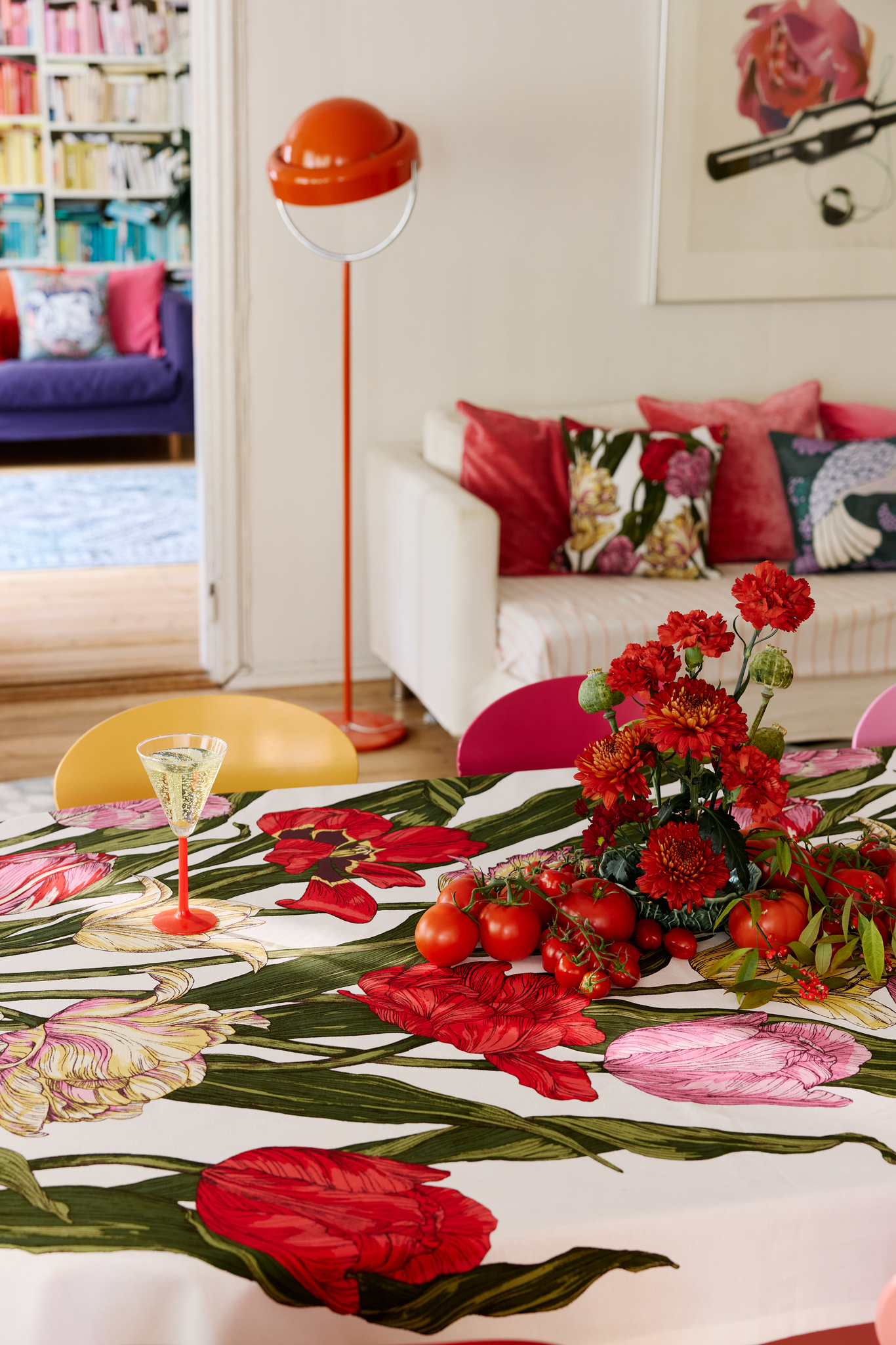 109043-8001_3; Vallila Kukoistus-pöytäliina Monivärinen-valkoinen / 140x250 cm