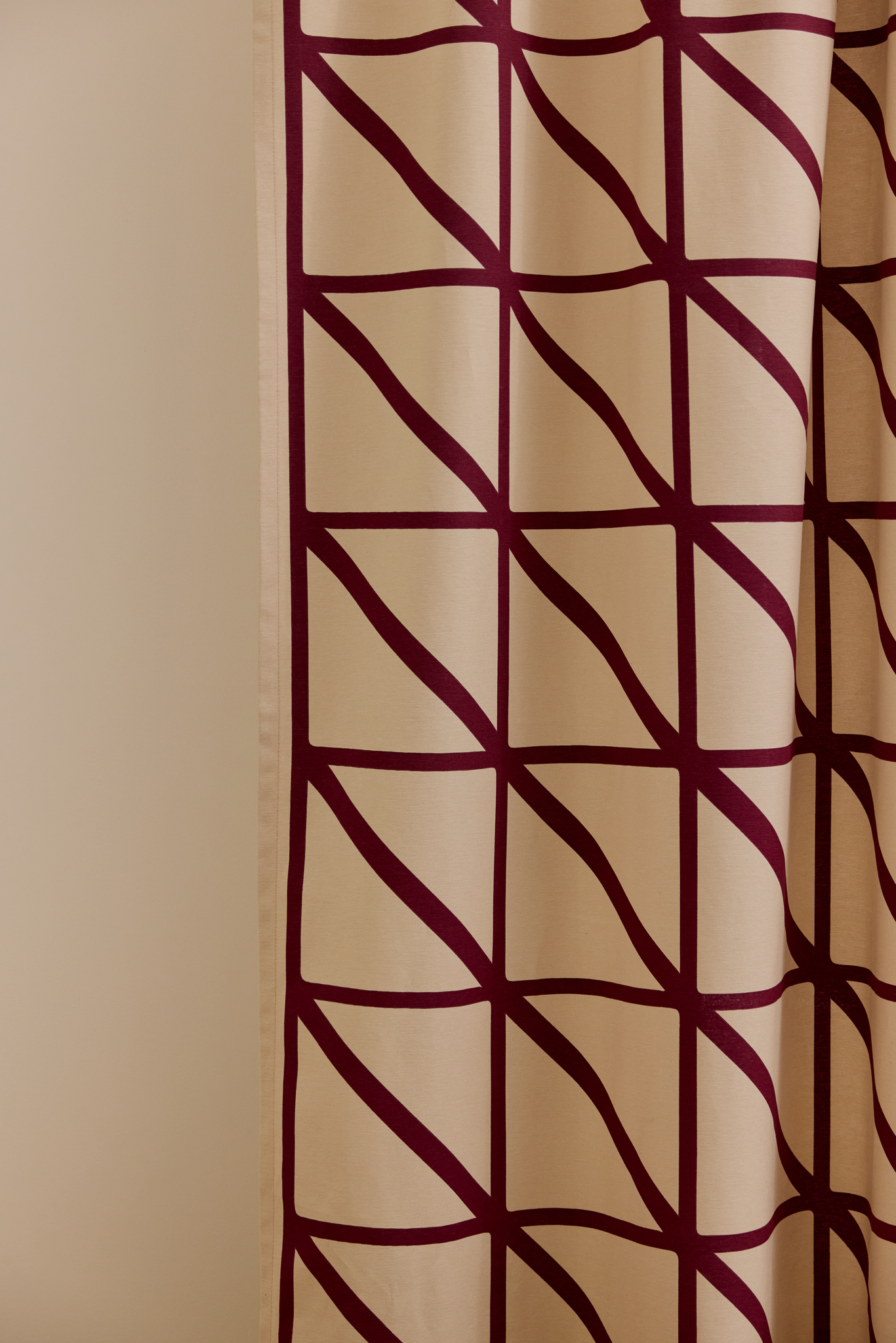 23310-23982-1049CU_3; Vallila Lucina-verho Beige-viininpunainen / 140x250 cm