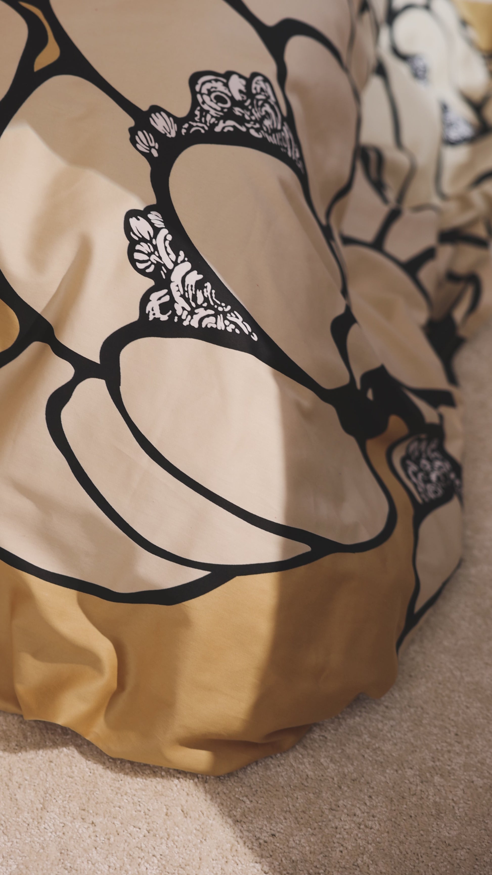 105091-1203_3; Vallila Makeba-satiinipussilakanasetti Camel / 150x210 cm