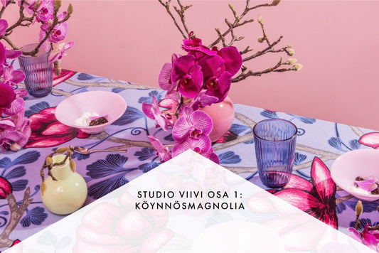 Magnolian oksat ja orkidea