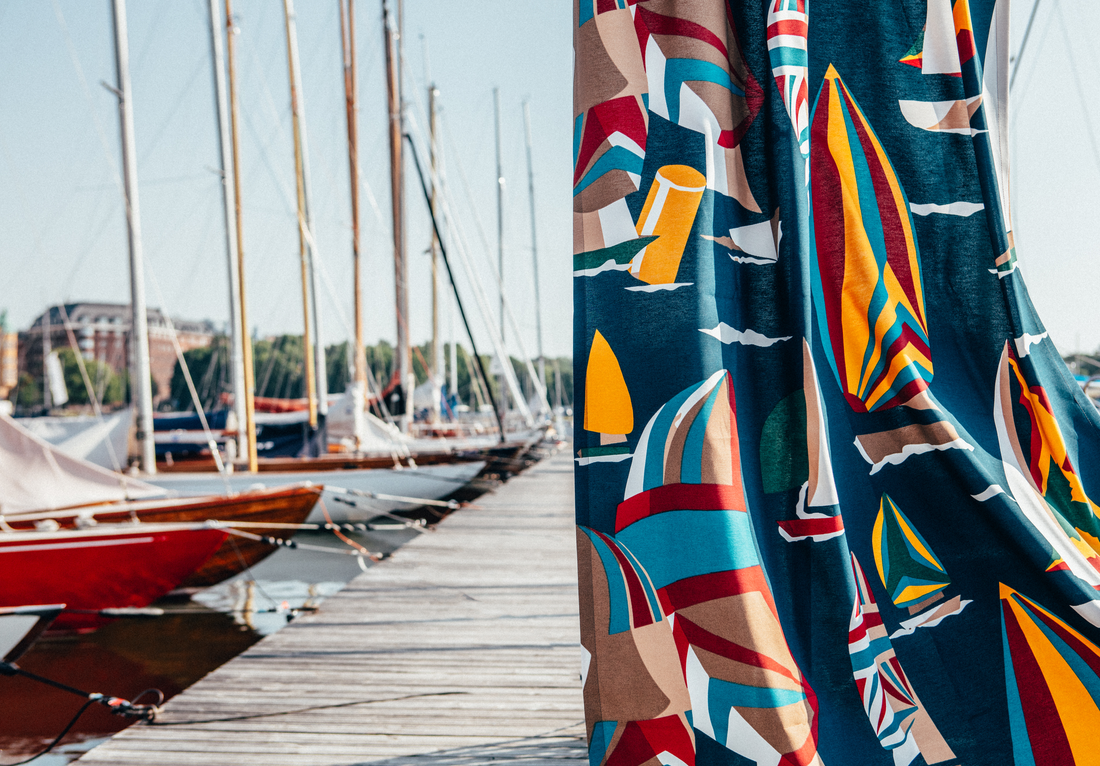 Rasmus Tikkasen Regatta kuosinen verho 