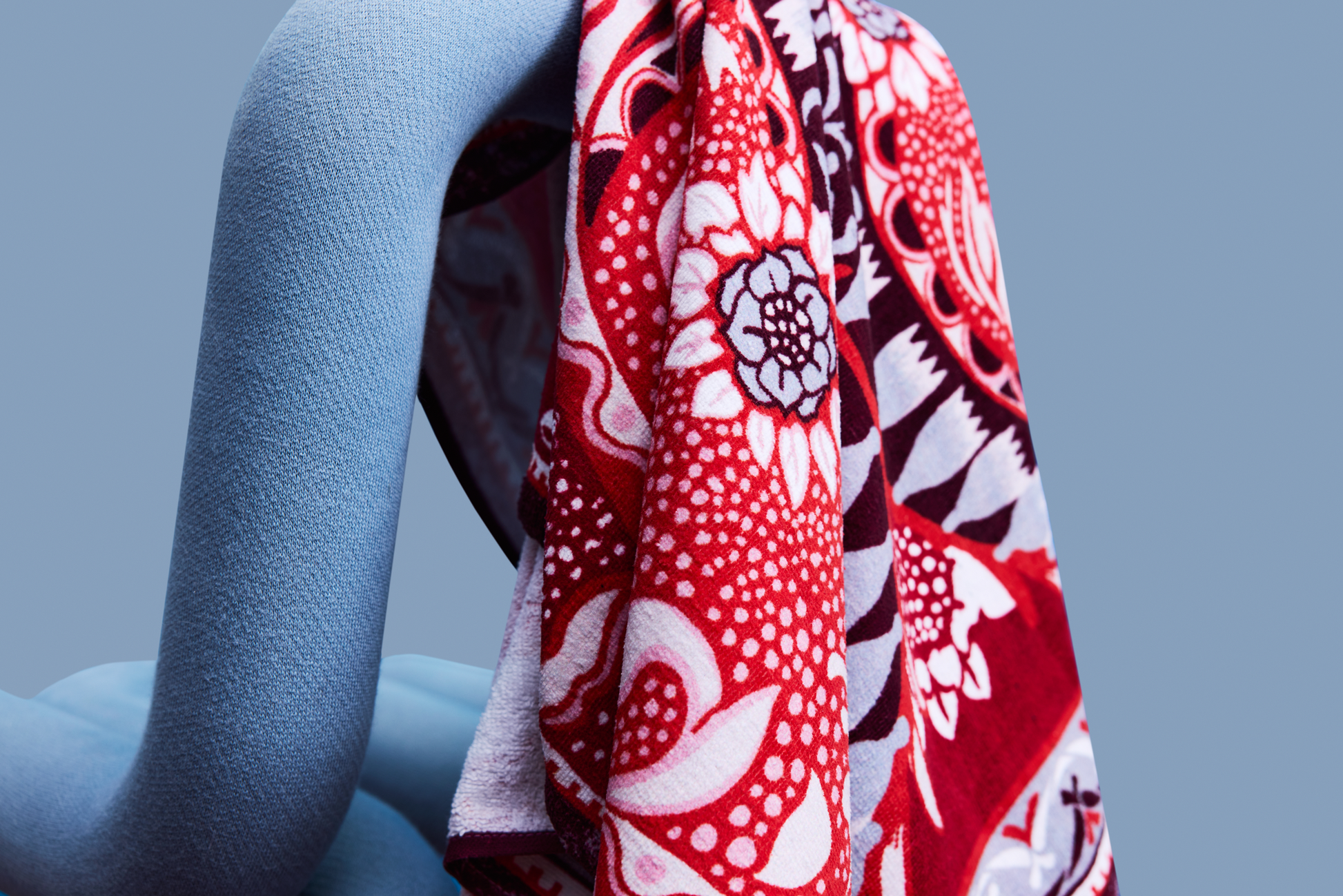 108958-4890_2; Vallila Sumeri-kylpypyyhe Punainen-harmaa / 70x140 cm 