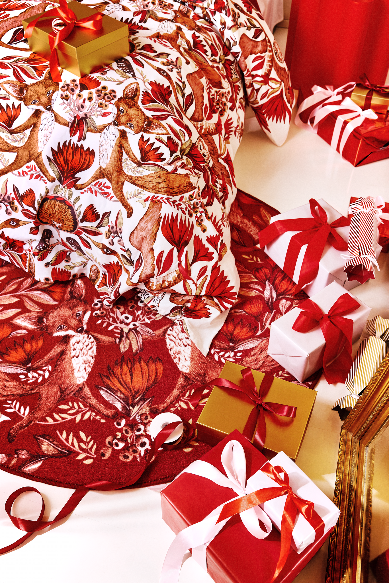 108733-4700_1; Vallila Fabula-matto Punainen / Ø133 cm 