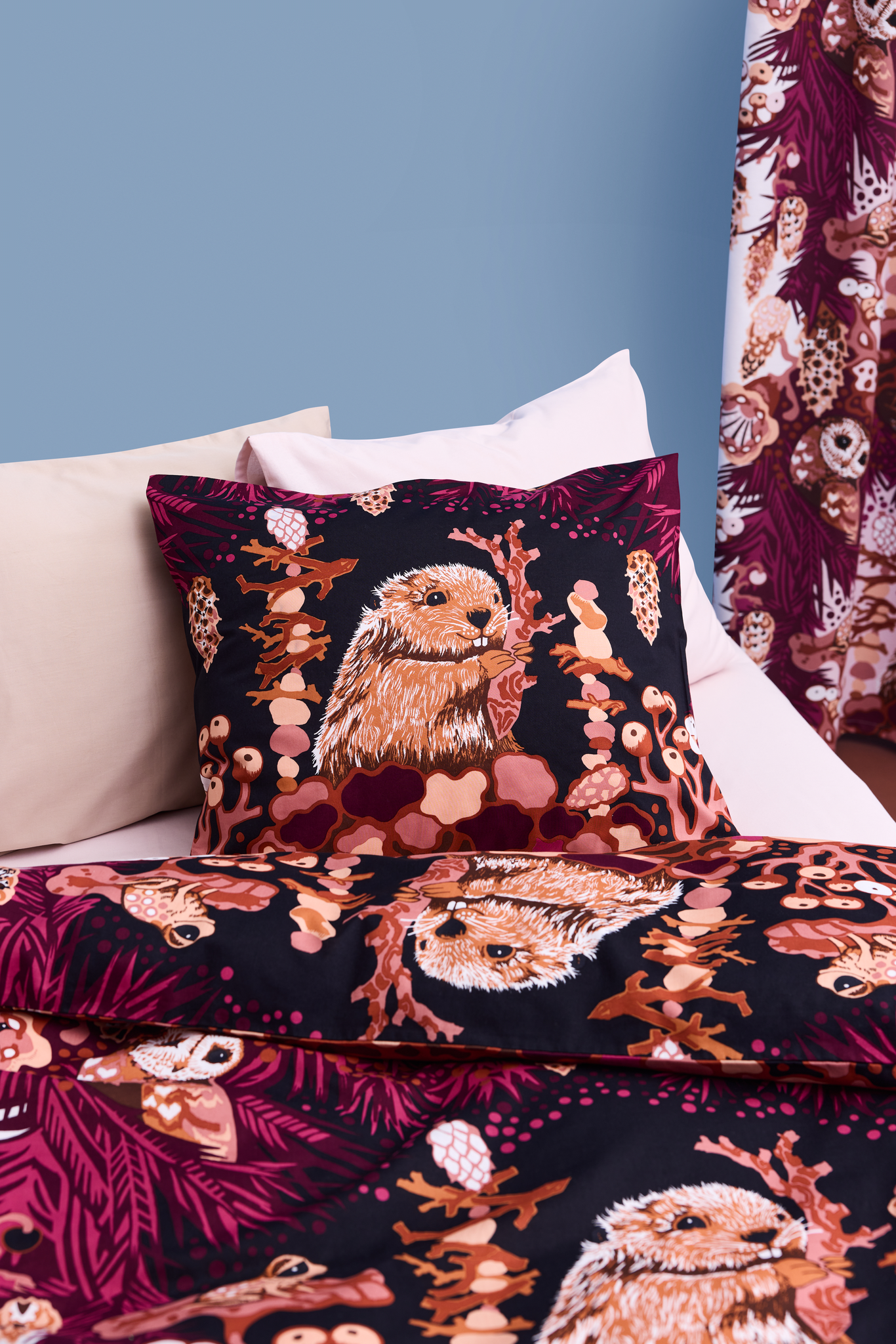 108003-4900_1; Vallila Alvar-pussilakanasetti Viininpunainen / 150x210 cm 