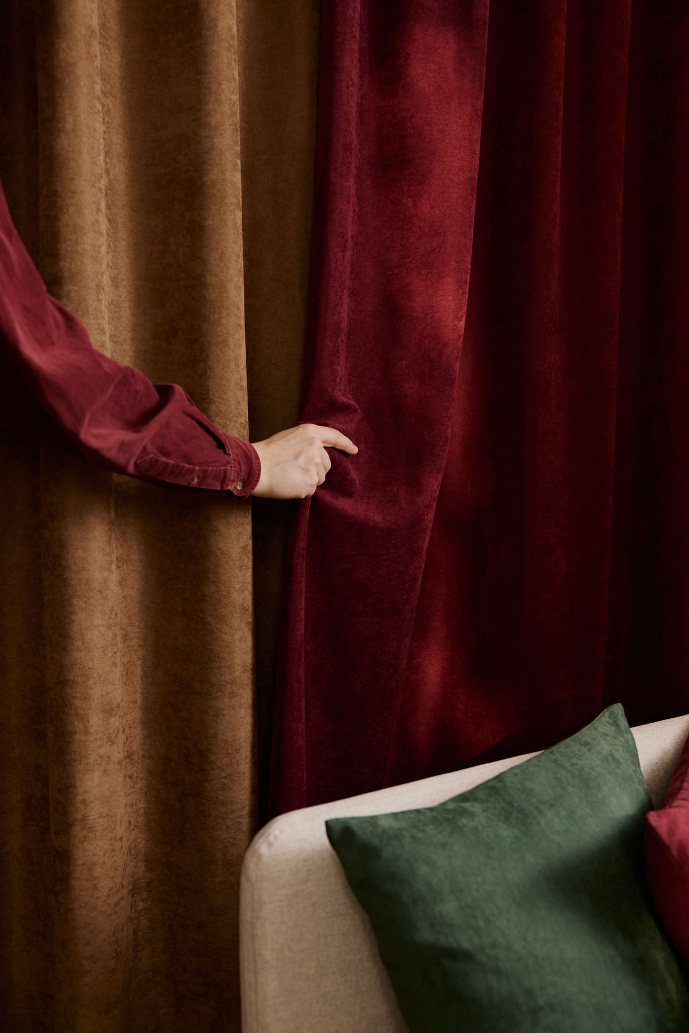 101140-4900_2; Vallila Royal-verho Burgundy / 140x250 cm 