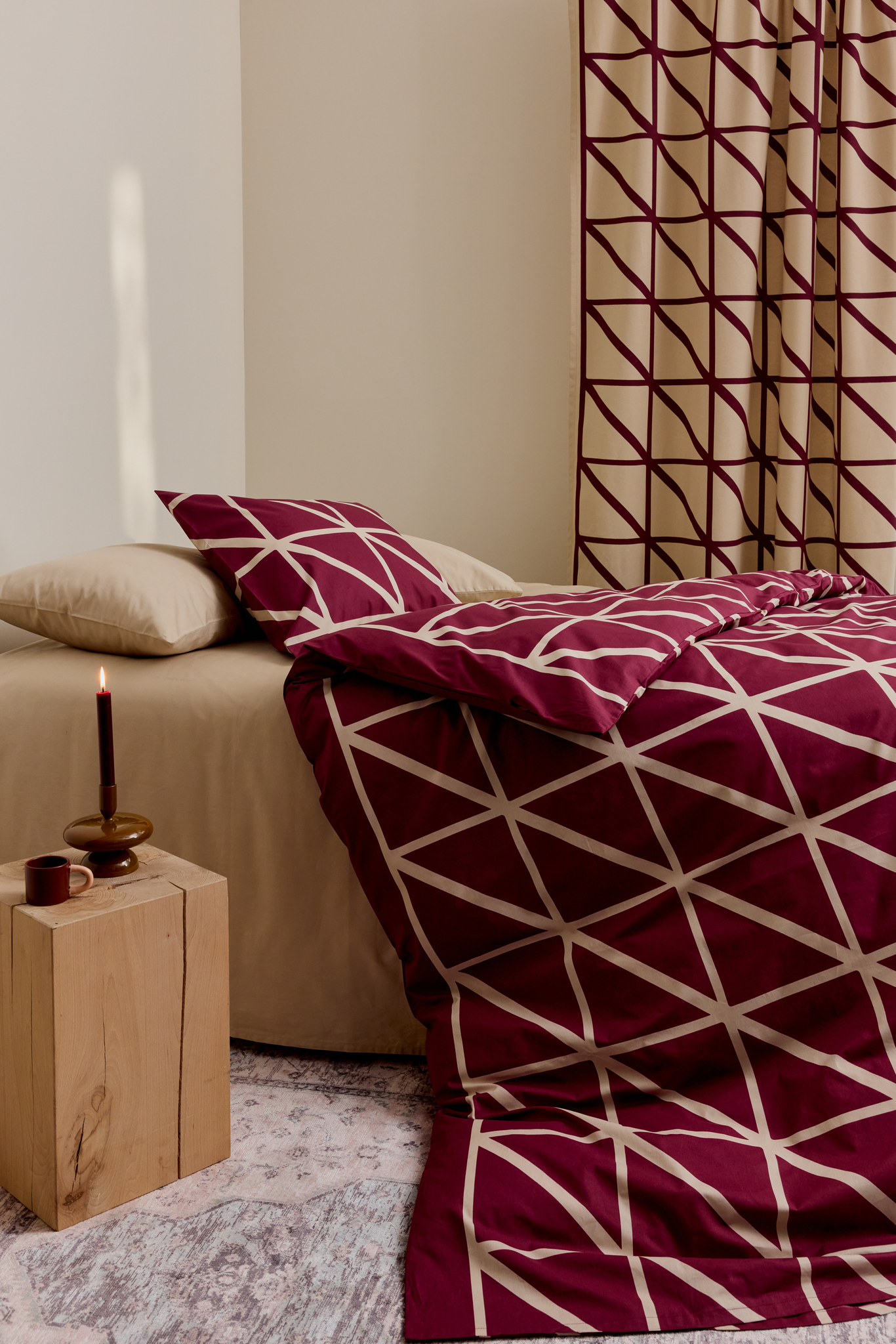 23310-23982-1049CU_2; Vallila Lucina-verho Beige-viininpunainen / 140x250 cm 