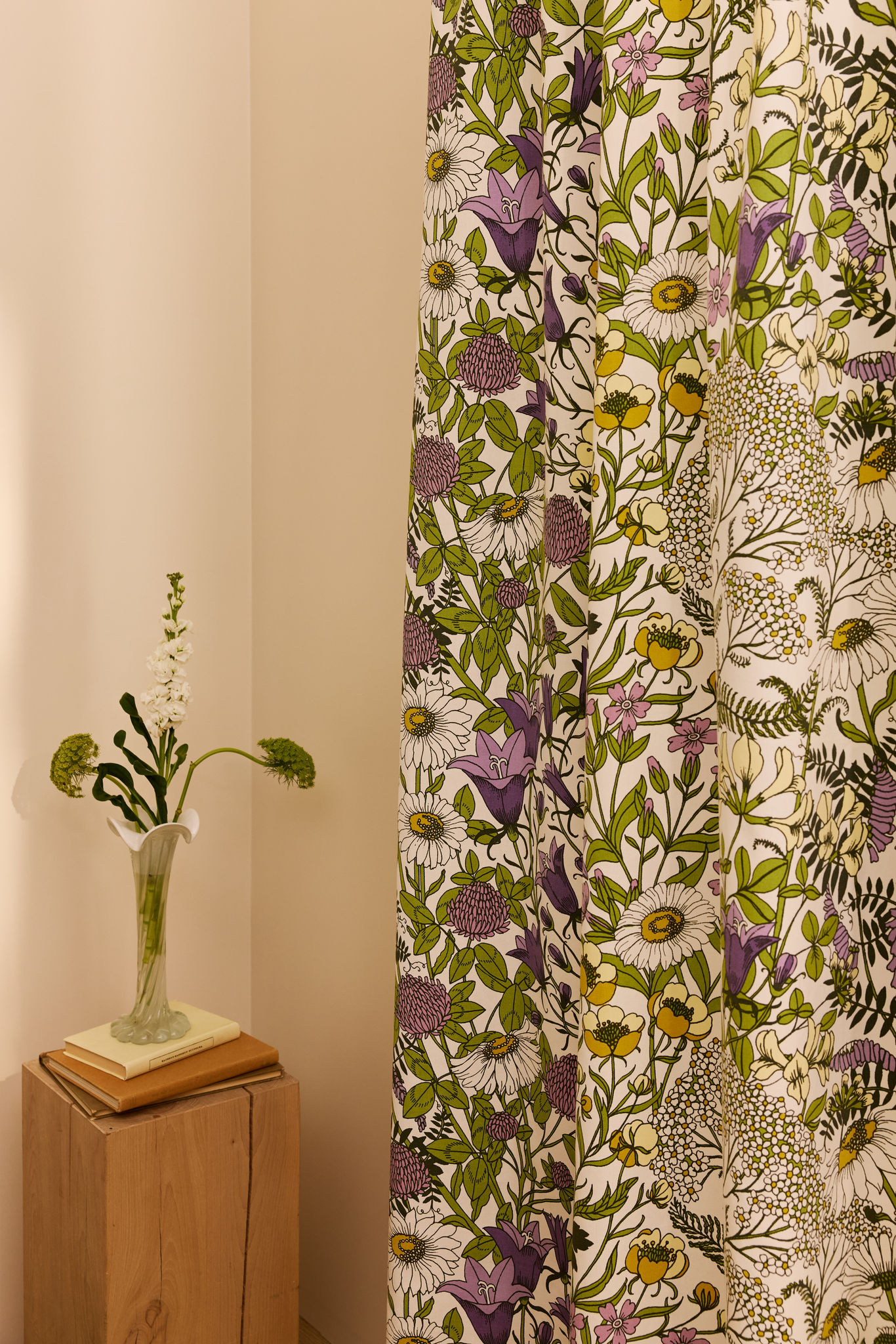 109006-6301_1; Vallila Ahomaa-verho Sininen-valkoinen / 140x240 cm 