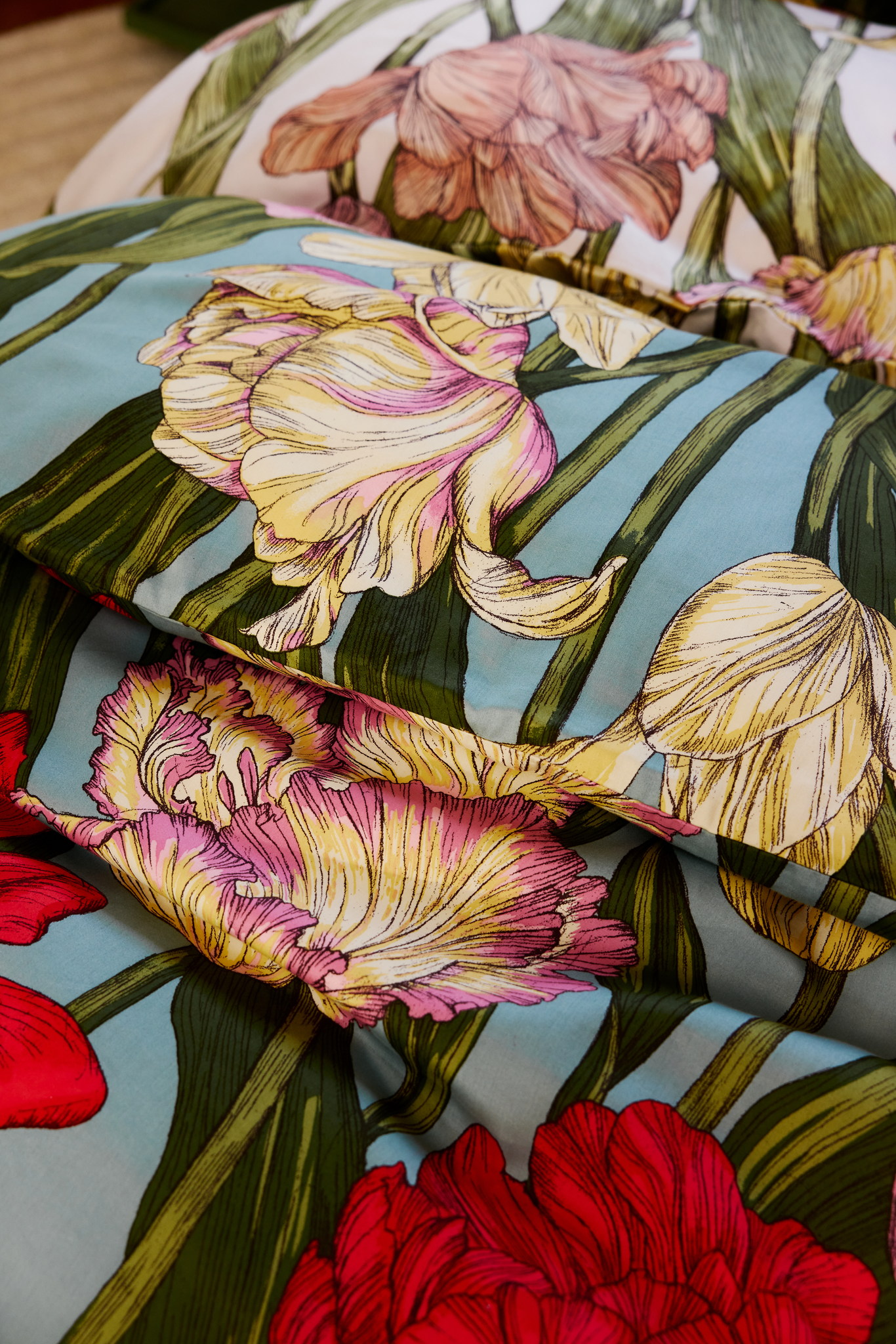 109038-8000_2; Vallila Kukoistus-satiinipussilakanasetti Monivärinen / 150x210 cm 