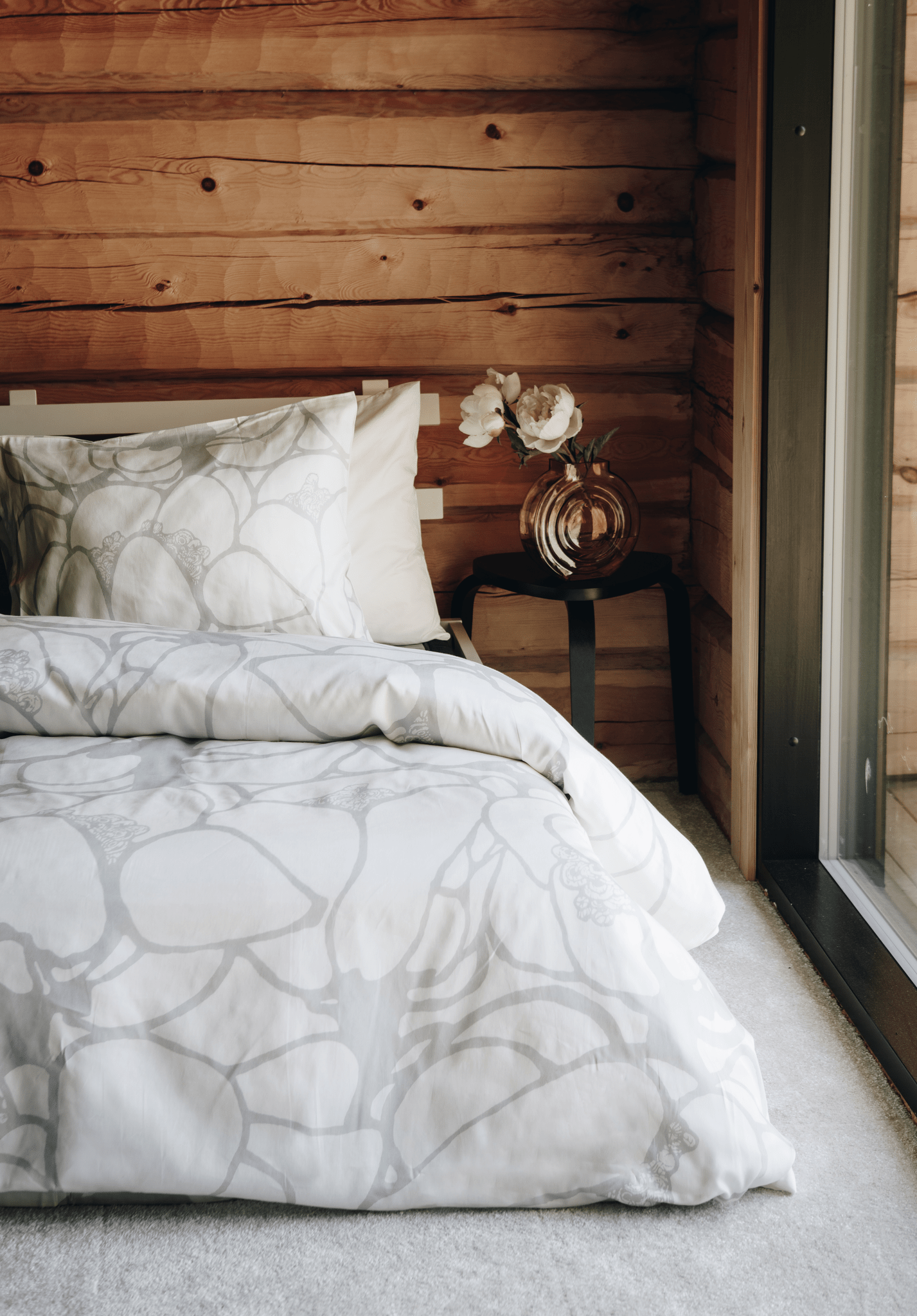 105091-2_2; Vallila Makeba-satiinipussilakanasetti Valkoinen / 150x210 cm 