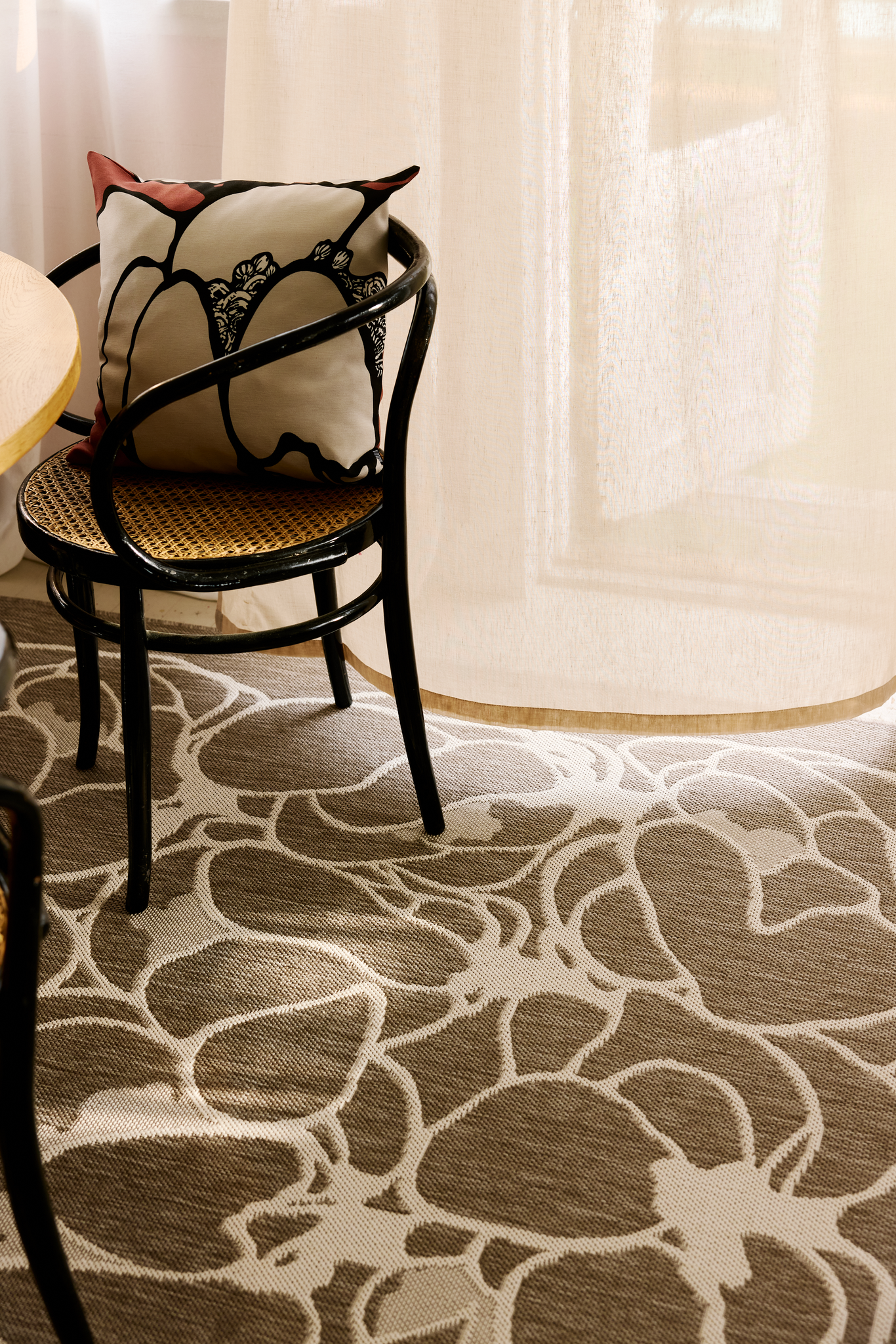 108297-1001_2; Vallila Makeba-matto Beige-valkoinen / 160x230 cm 