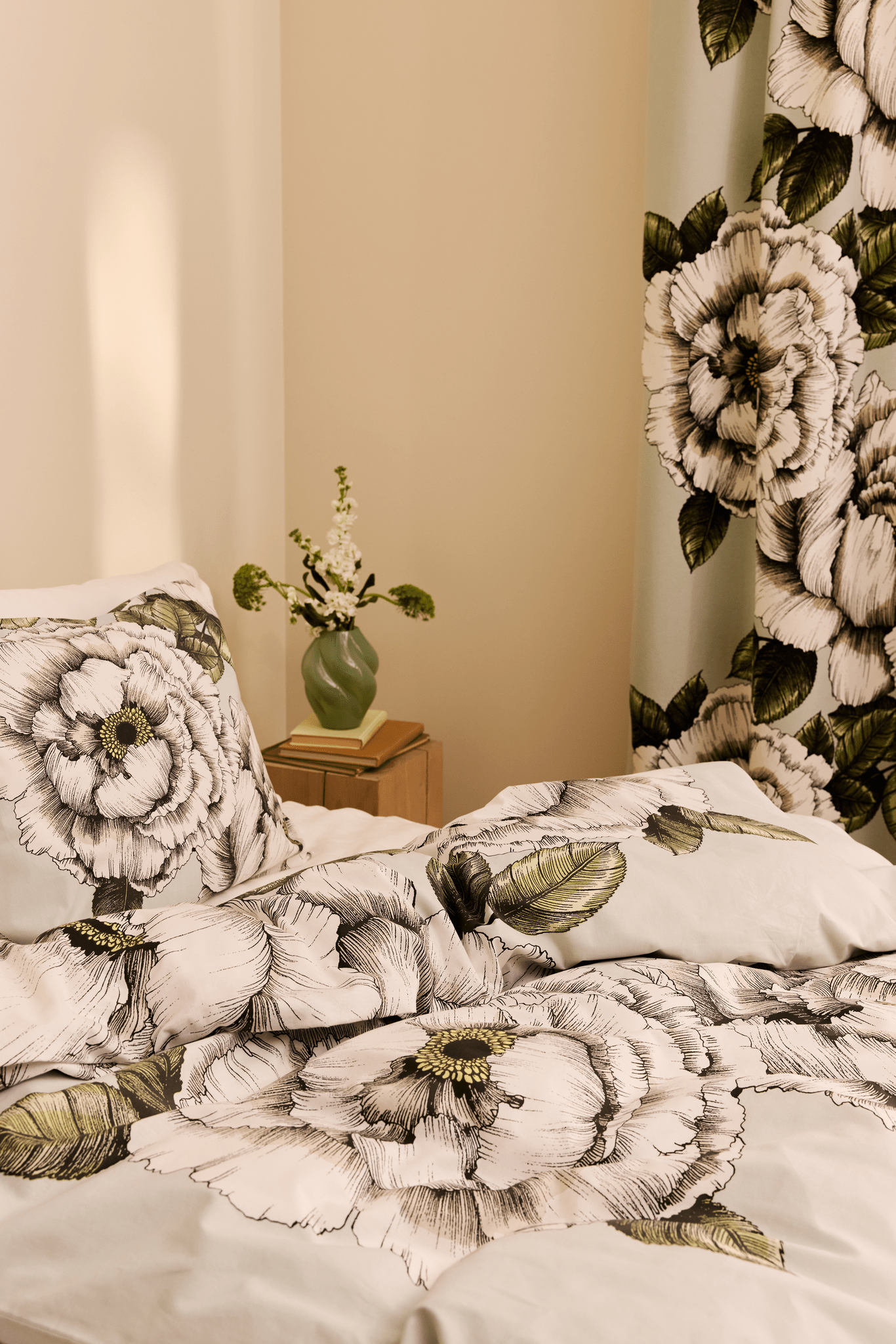 CT002753-7110_2; Vallila Alma-pussilakanasetti Salvianvihreä / 150x210 cm 