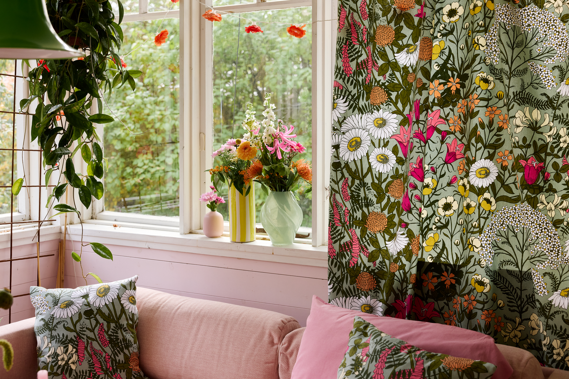 109006-7343_3; Vallila Ahomaa-verho Vihreä-pinkki / 140x240 cm 