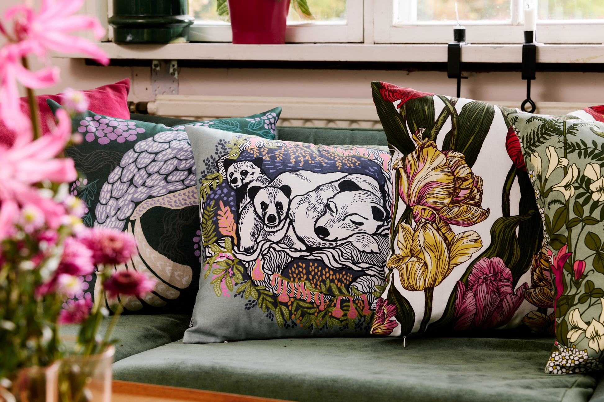 109034-8001_3; Vallila Kukoistus-koristetyynynpäällinen Monivärinen-valkoinen / 43x43 cm 