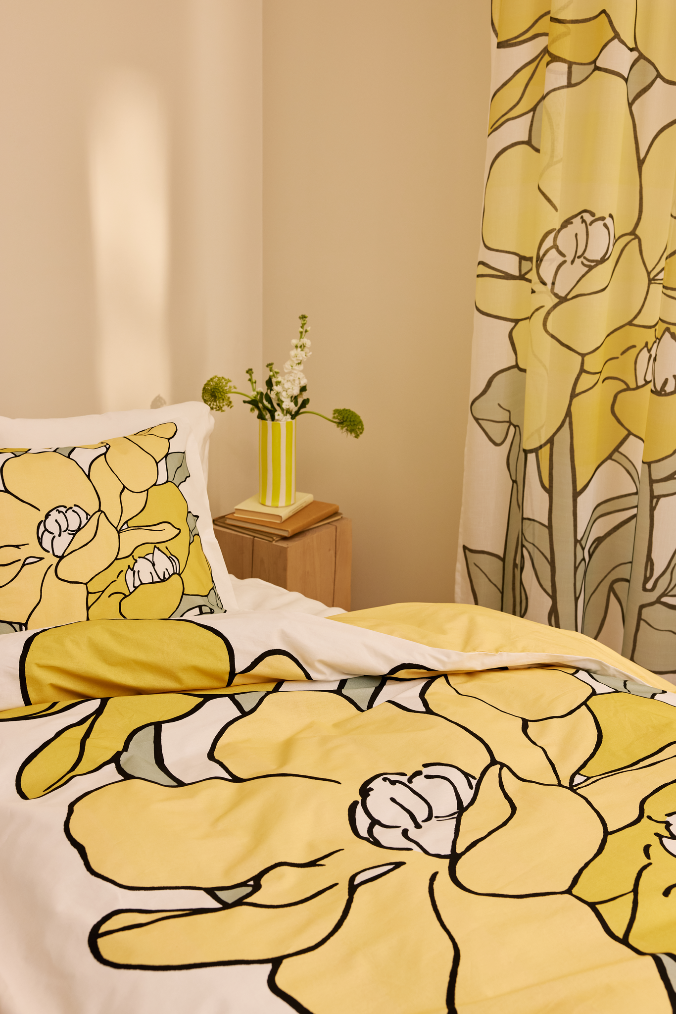 109145-2372_2; Vallila Olivia-pussilakanasetti Keltainen-salvianvihreä / 150x210 cm 