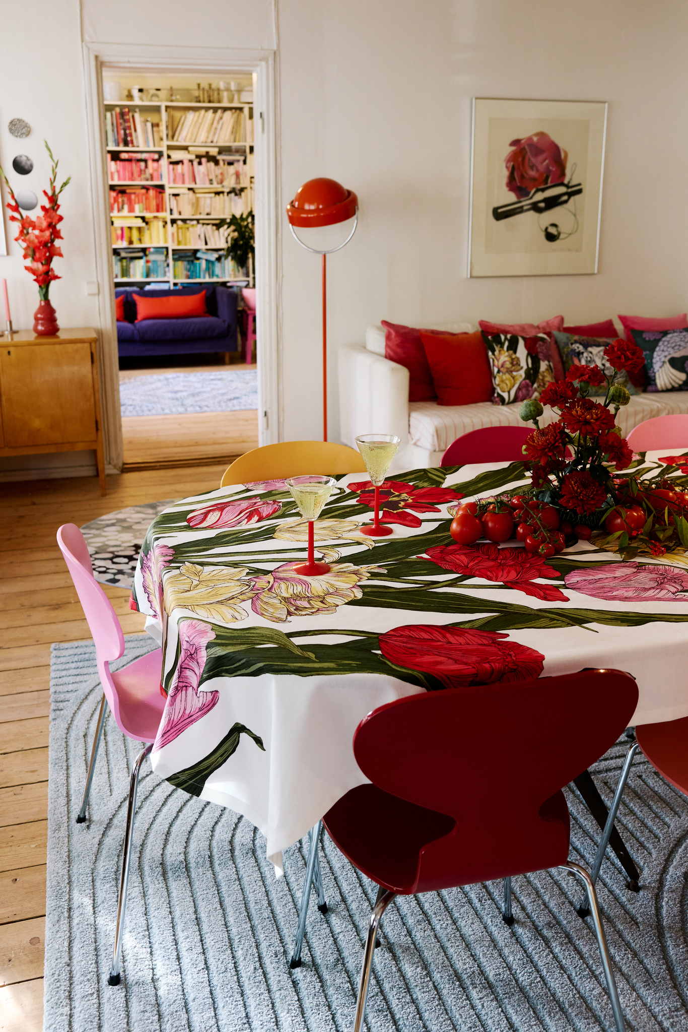 109043-8001_1; Vallila Kukoistus-pöytäliina Monivärinen-valkoinen / 140x250 cm 