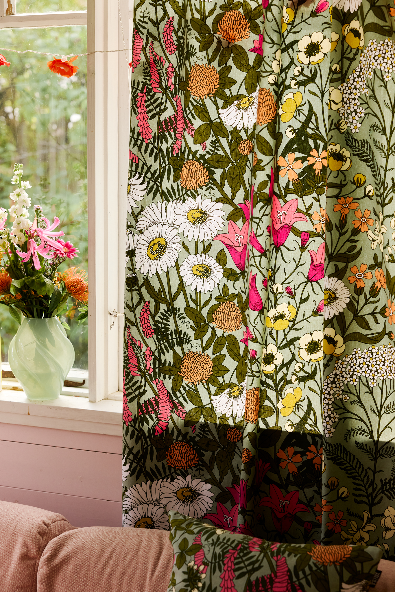 109006-7343_1; Vallila Ahomaa-verho Vihreä-pinkki / 140x240 cm 