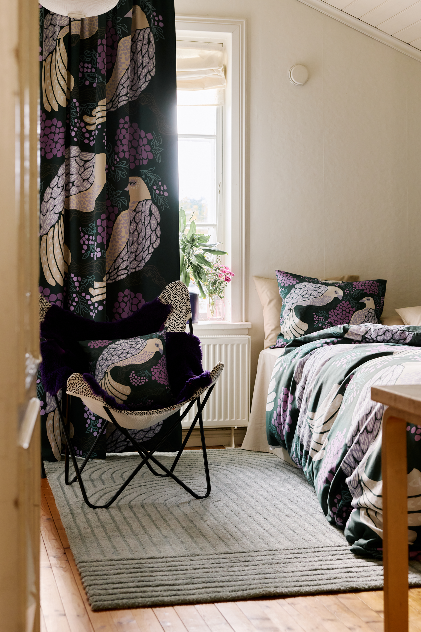 108824-7851_2; Vallila Viserrys-pimennysverho Vihreä-violetti / 140x250 cm 