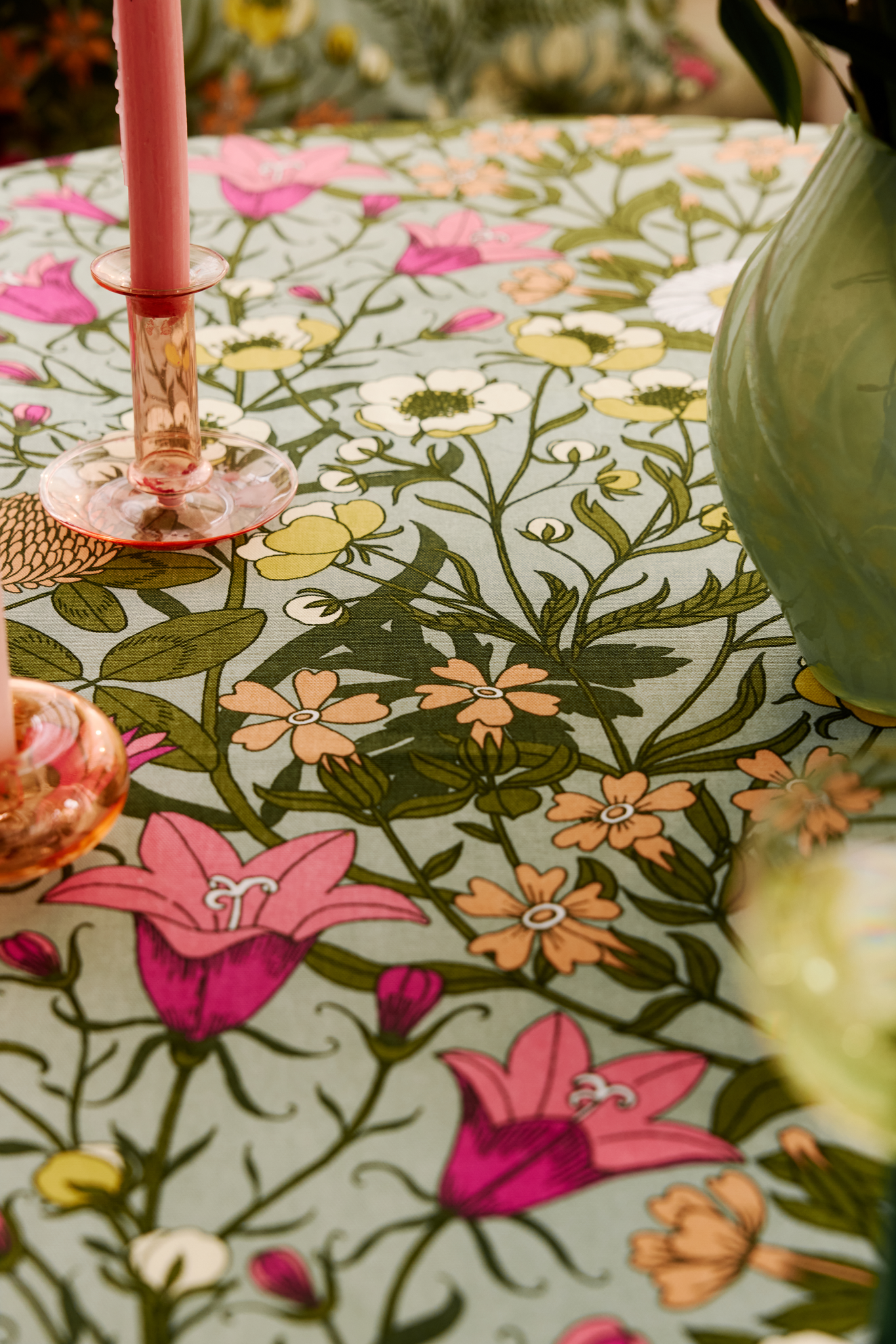 109044-7343_3; Vallila Ahomaa-pöytäliina Vihreä-pinkki / 145x250 cm 
