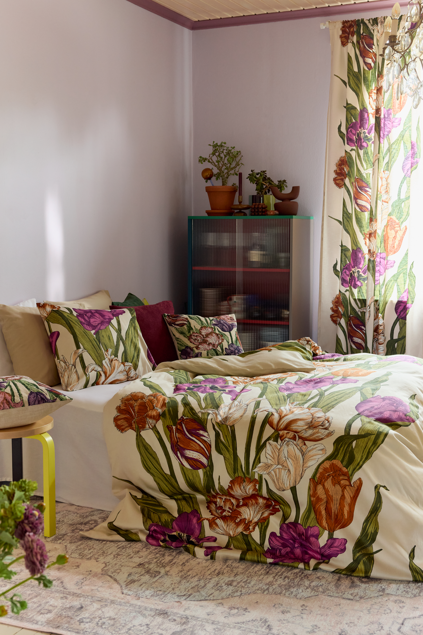 109371-3750_4; Vallila Kukoistus-koristetyynynpäällinen Terra-violetti / 43x43 cm 