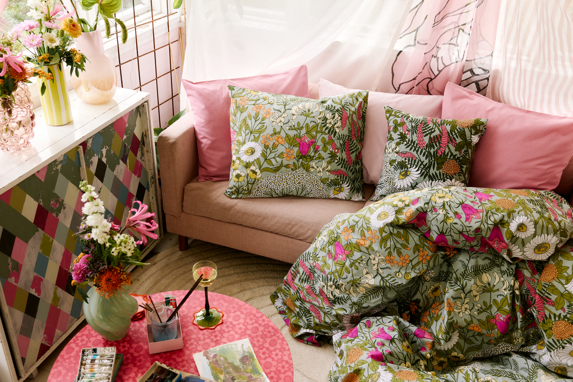 109041-7343_2; Vallila Ahomaa-tyynyliina Vihreä-pinkki / 50x60 cm 