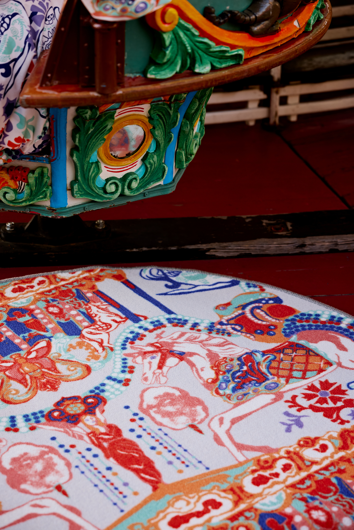 109221-8000_1; 109222-8000_1; Vallila Fanfaari-matto Monivärinen / Ø133 cm 