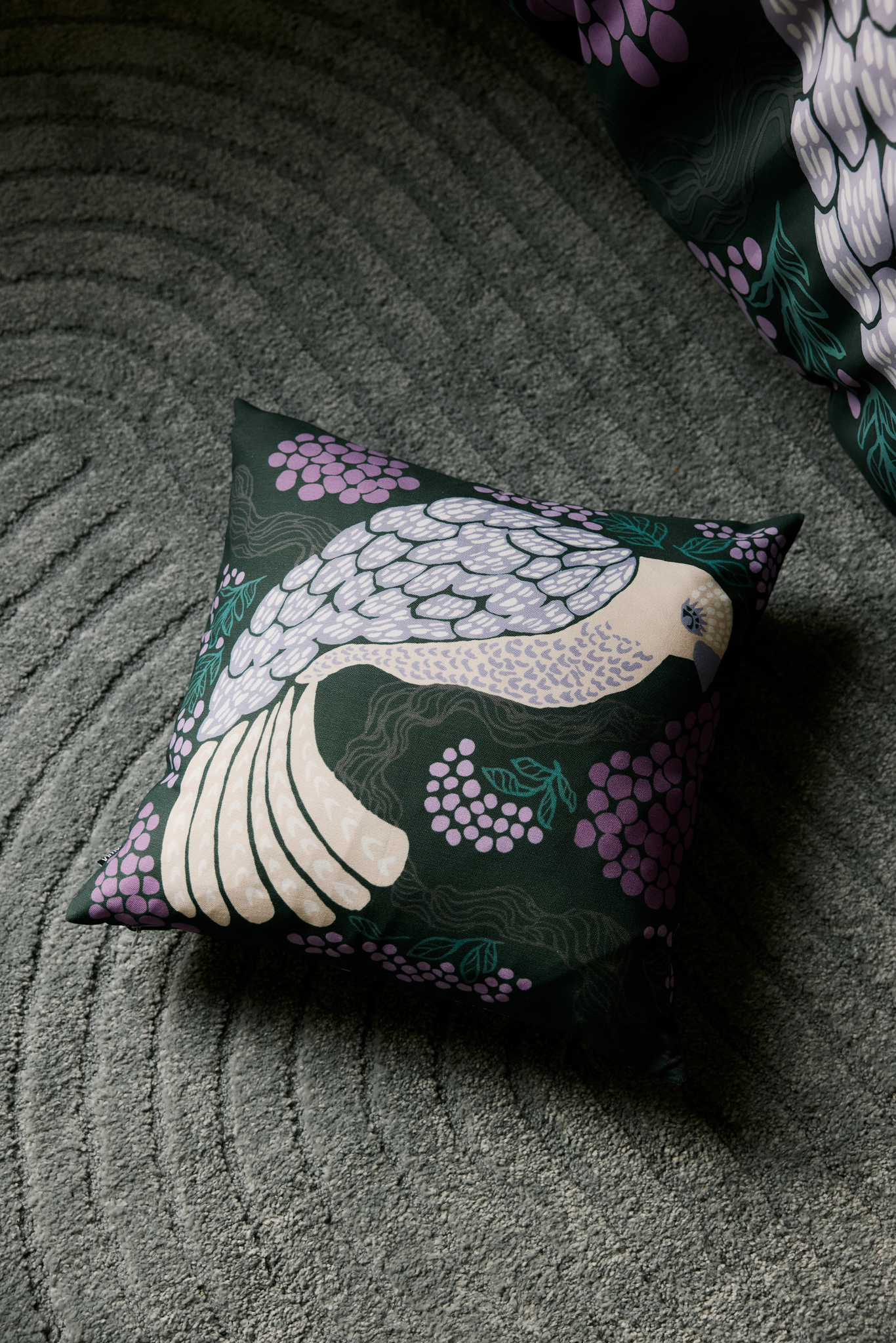 108910-7851_2; Vallila Viserrys-koristetyynynpäällinen Vihreä-violetti / 43x43 cm 