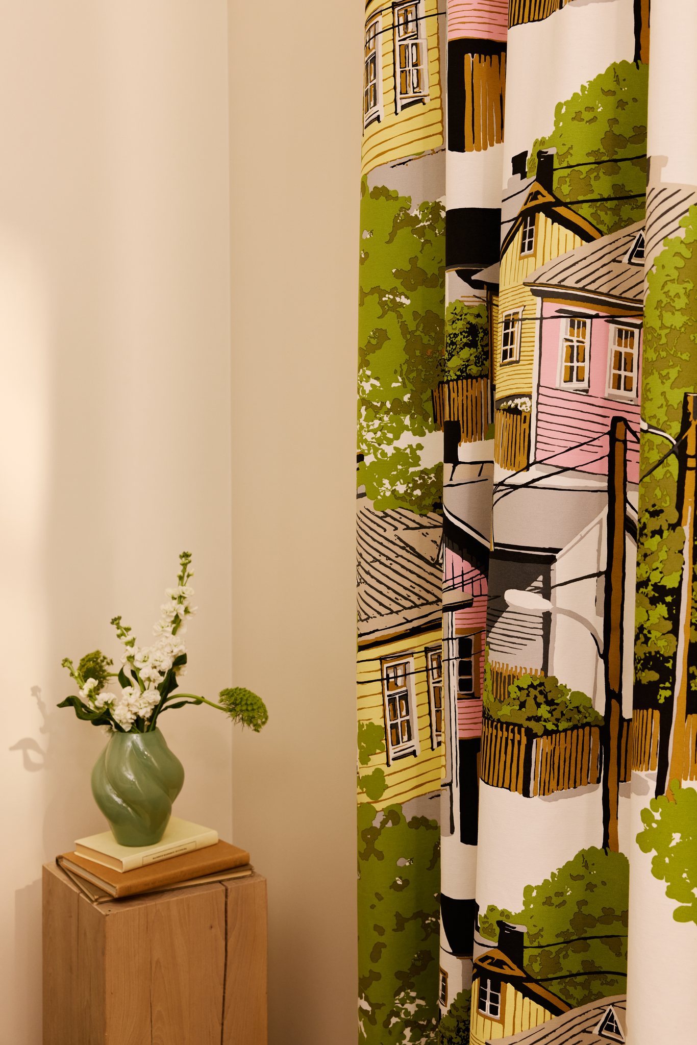 109010-4220_2; Vallila Naapurusto-verho Pinkki-keltainen / 140x250 cm 