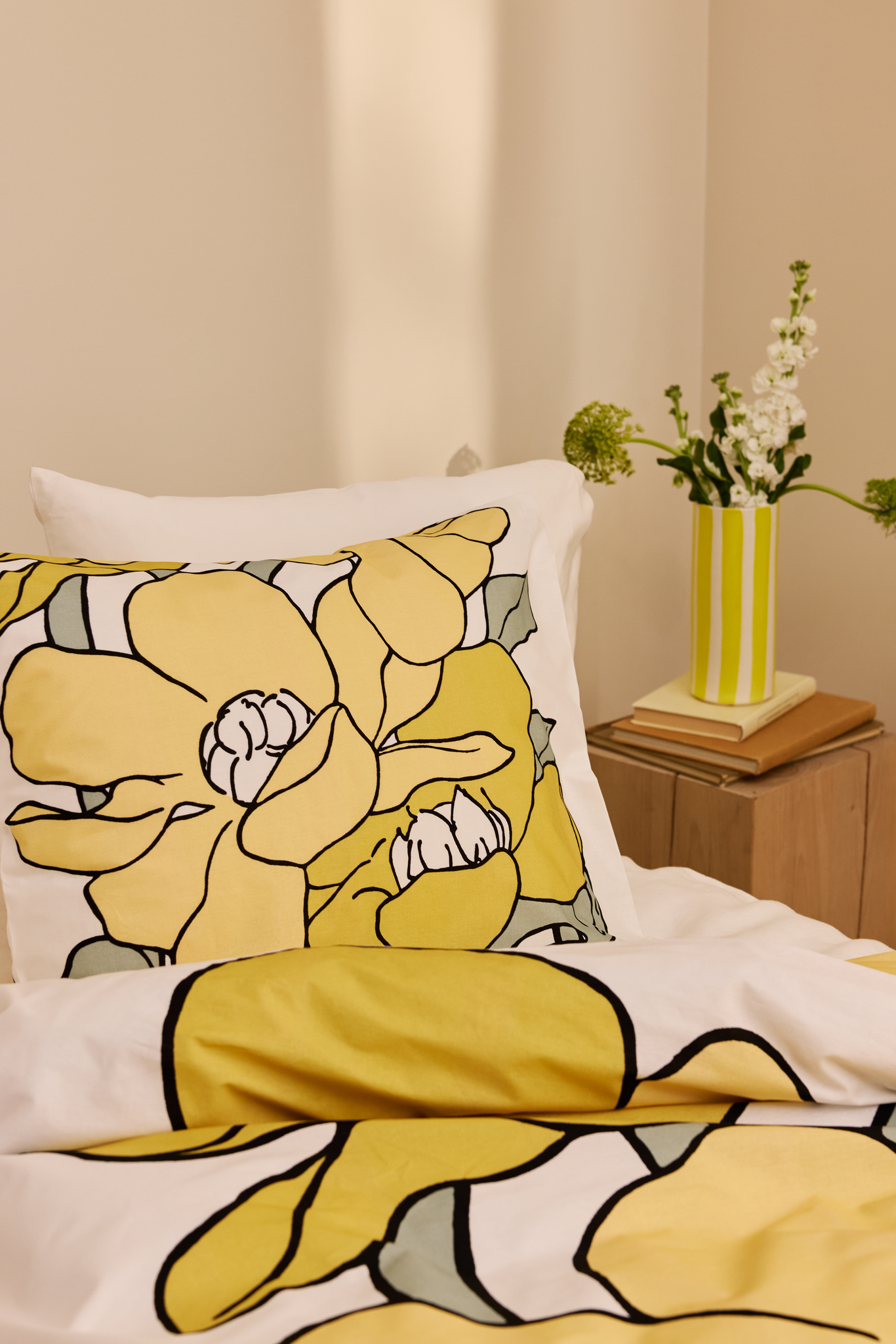 109145-2372_1; Vallila Olivia-pussilakanasetti Keltainen-salvianvihreä / 150x210 cm 