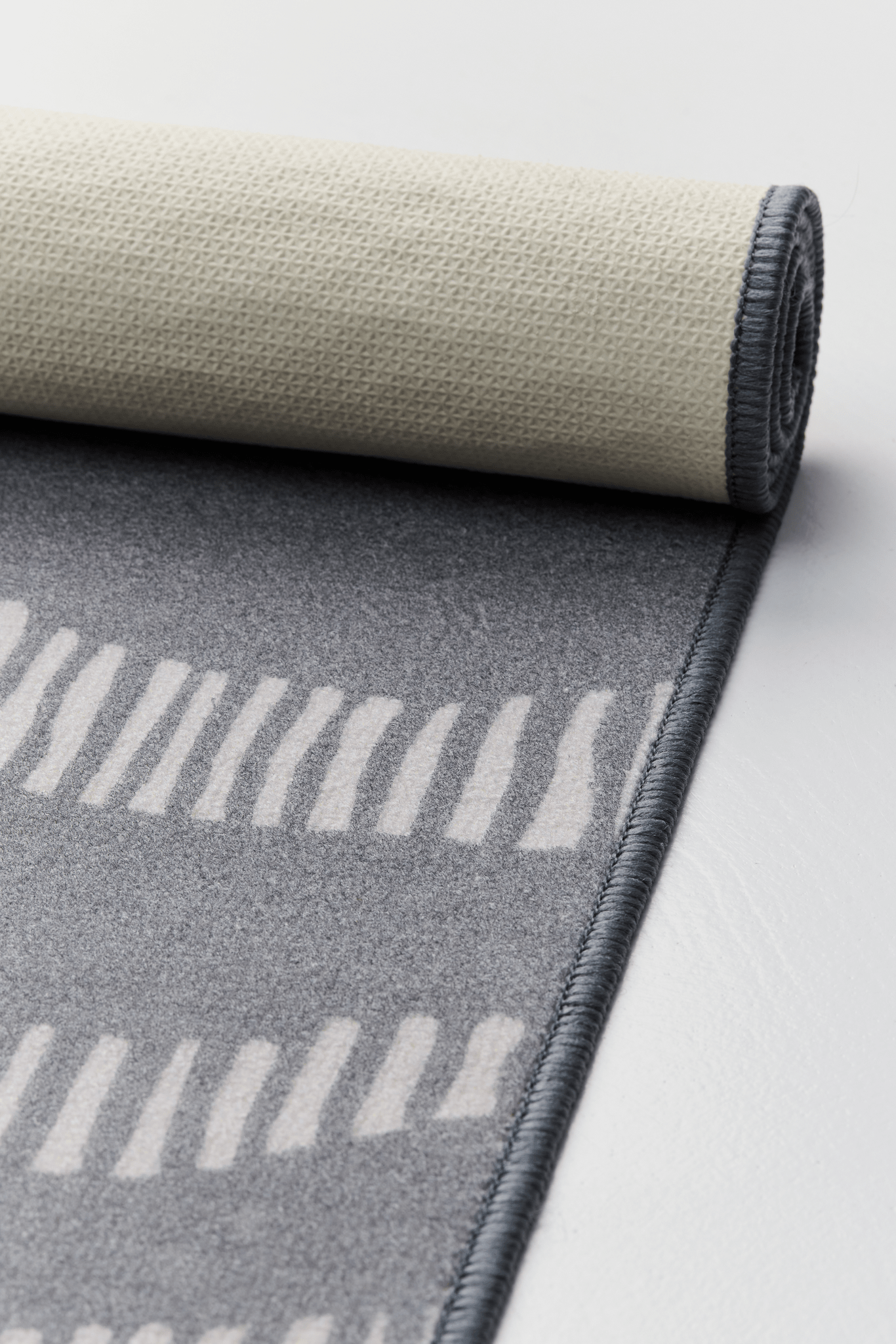 109090-9000_3; 109094-9000_3; 109093-9000_3; 109092-9000_3; 109091-9000_3; 109089-9000_3; Vallila Rytmi-käytävämatto Vaaleanharmaa / 80x150 cm 