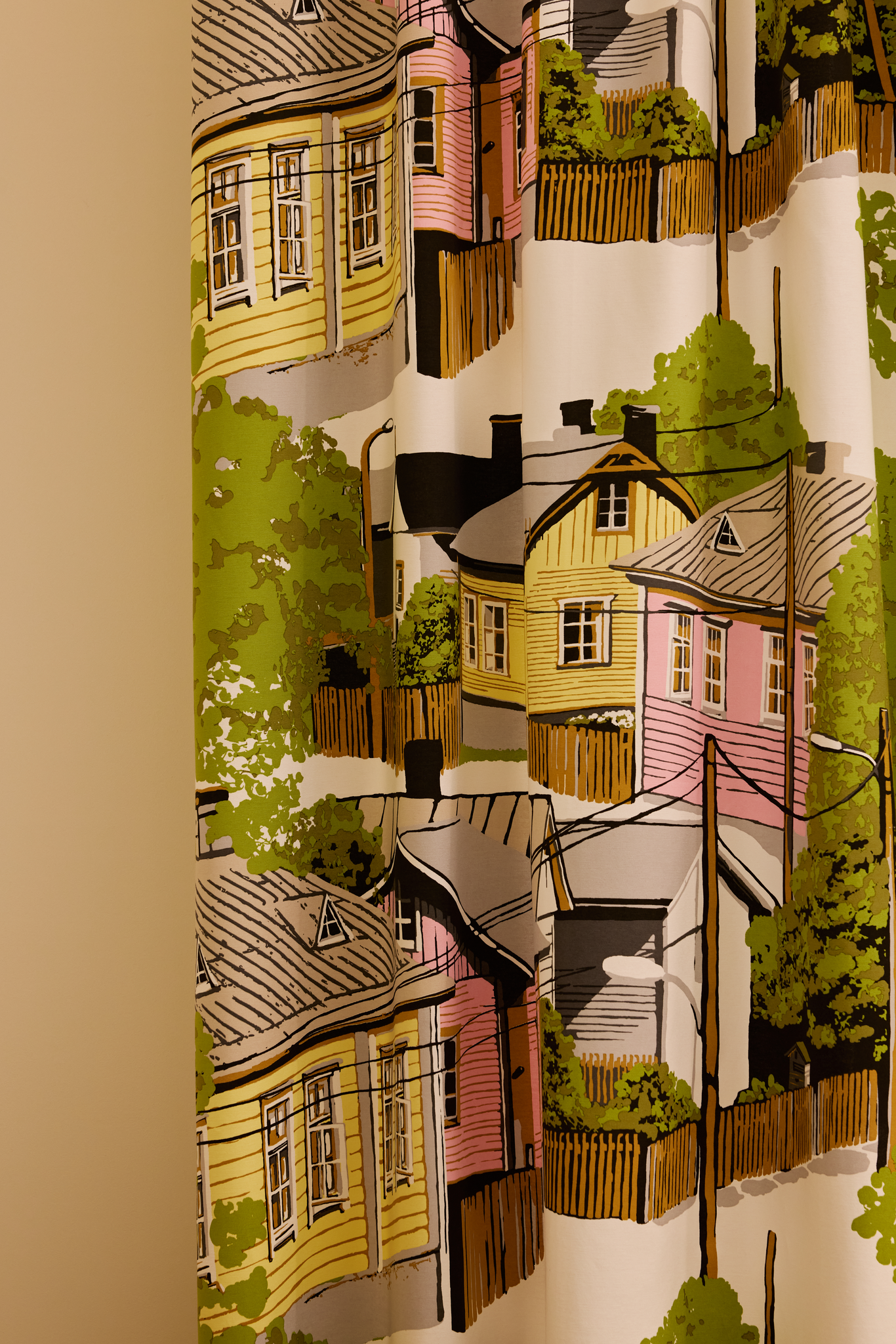 109010-4220_1; Vallila Naapurusto-verho Pinkki-keltainen / 140x250 cm 