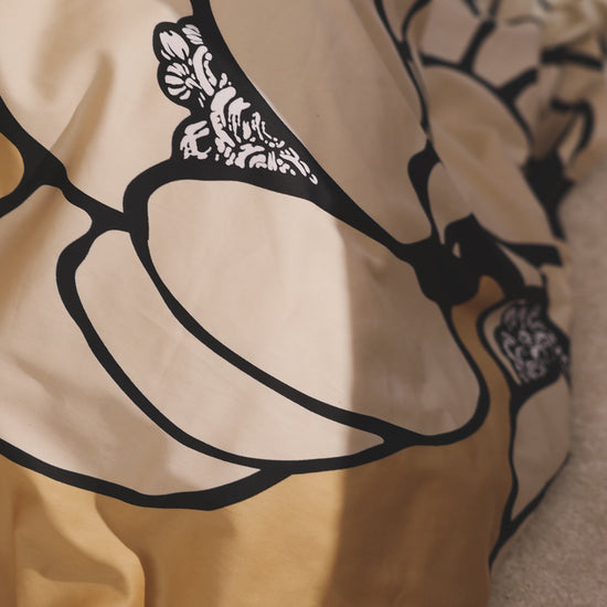 105091-1203_3; Vallila Makeba-satiinipussilakanasetti Camel / 150x210 cm 
