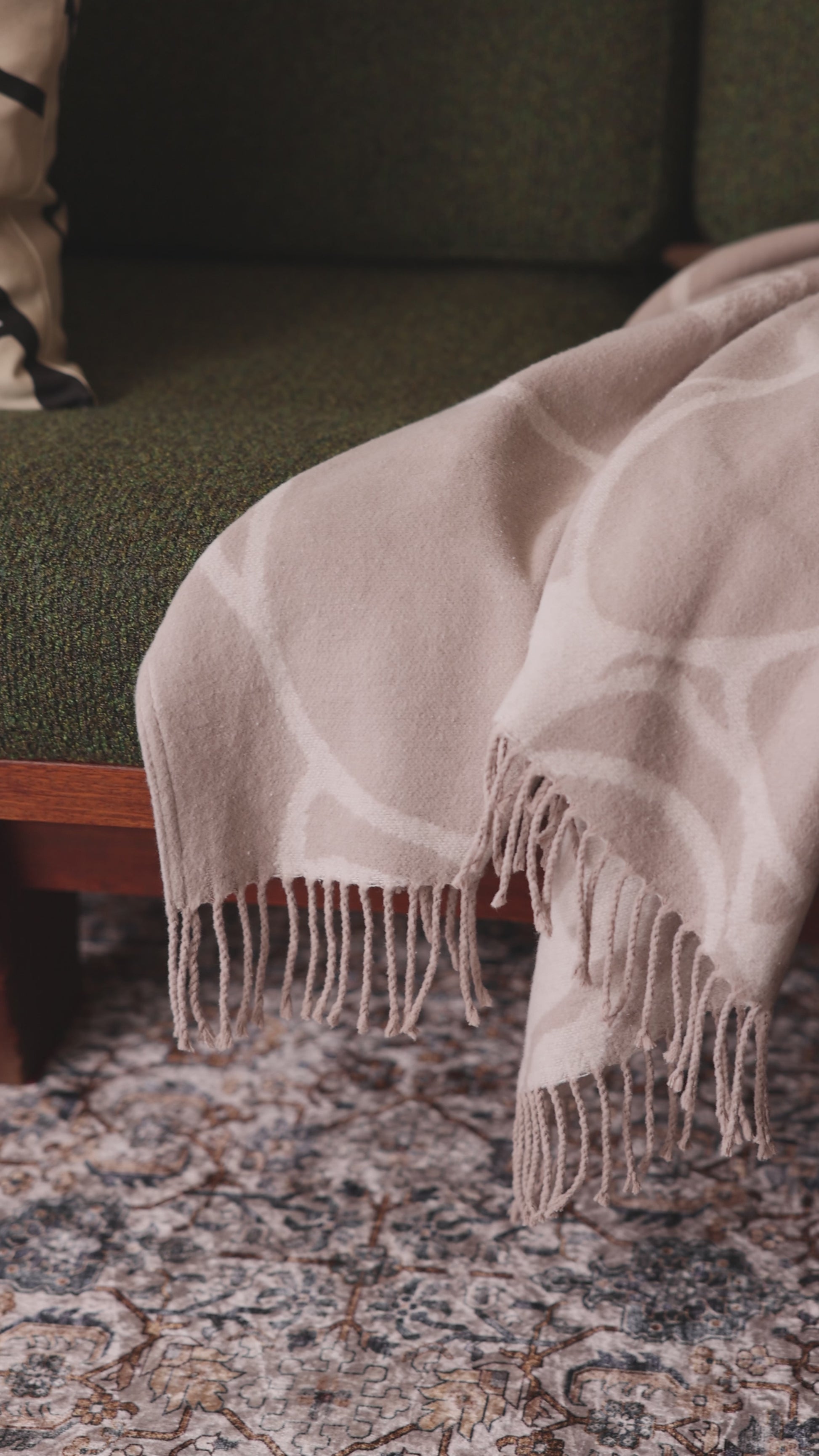 107059-1000_6; Vallila Makeba-huopa Beige / 125x170 cm 