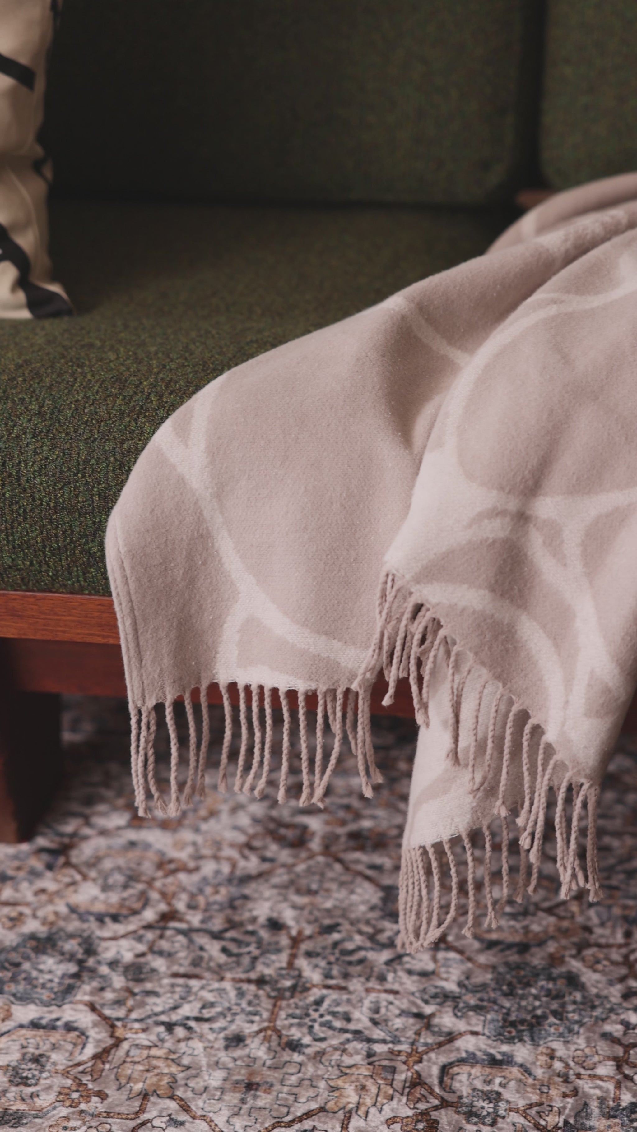 107059-1000_6; Vallila Makeba-huopa Beige / 125x170 cm 